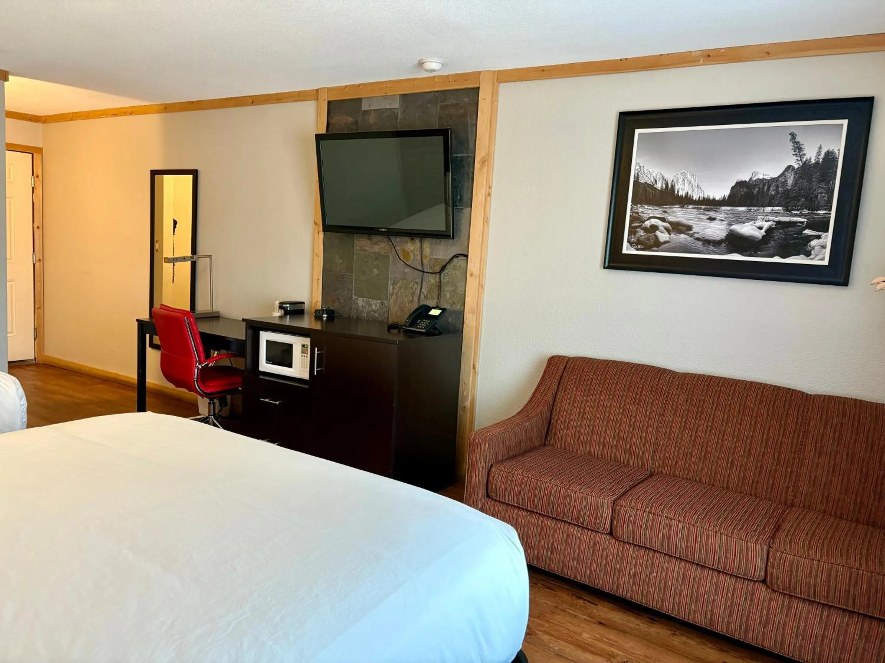 Bed in Americas Best Value Inn Wall