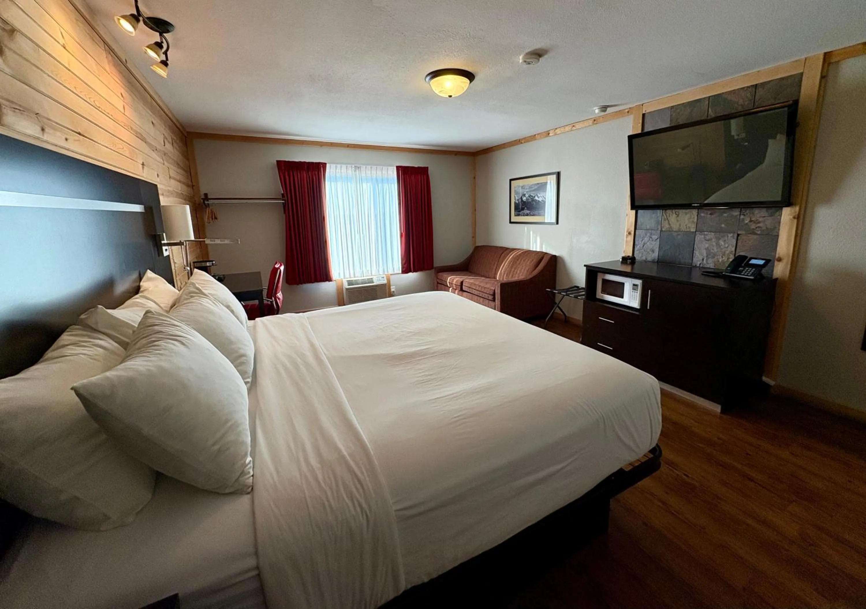 Bed in Americas Best Value Inn Wall