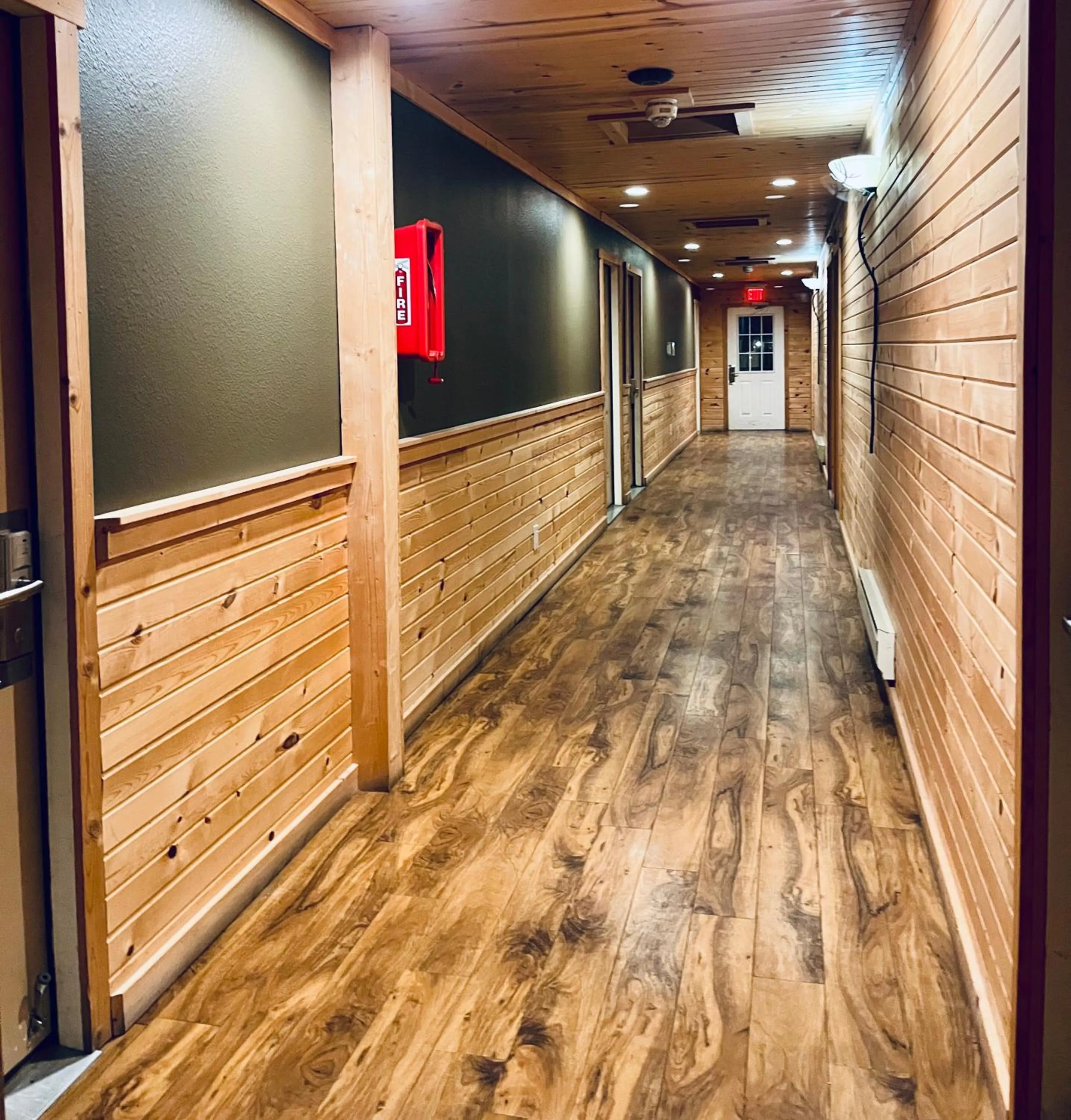 Property building in Americas Best Value Inn Wall