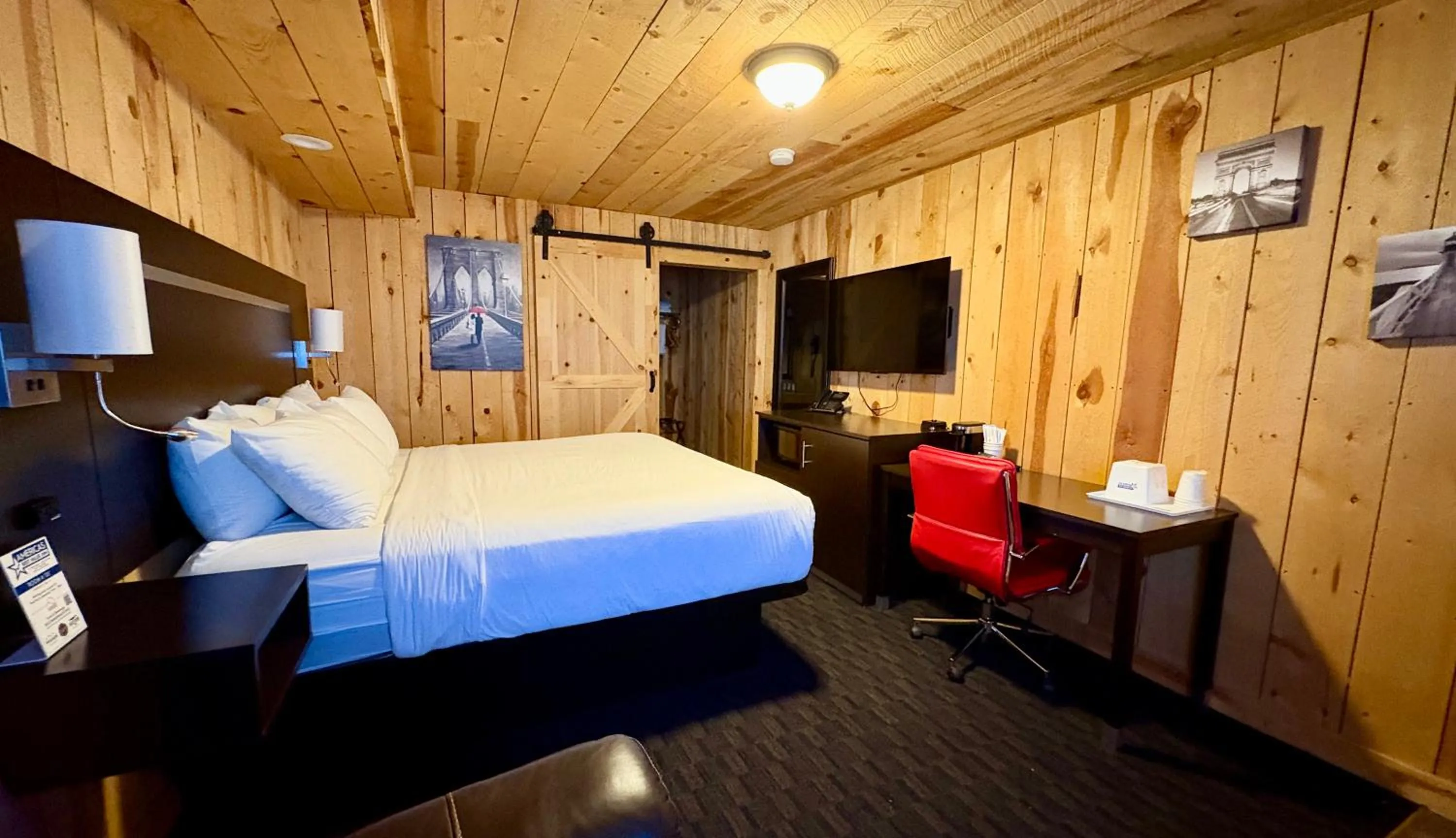 Bed in Americas Best Value Inn Wall