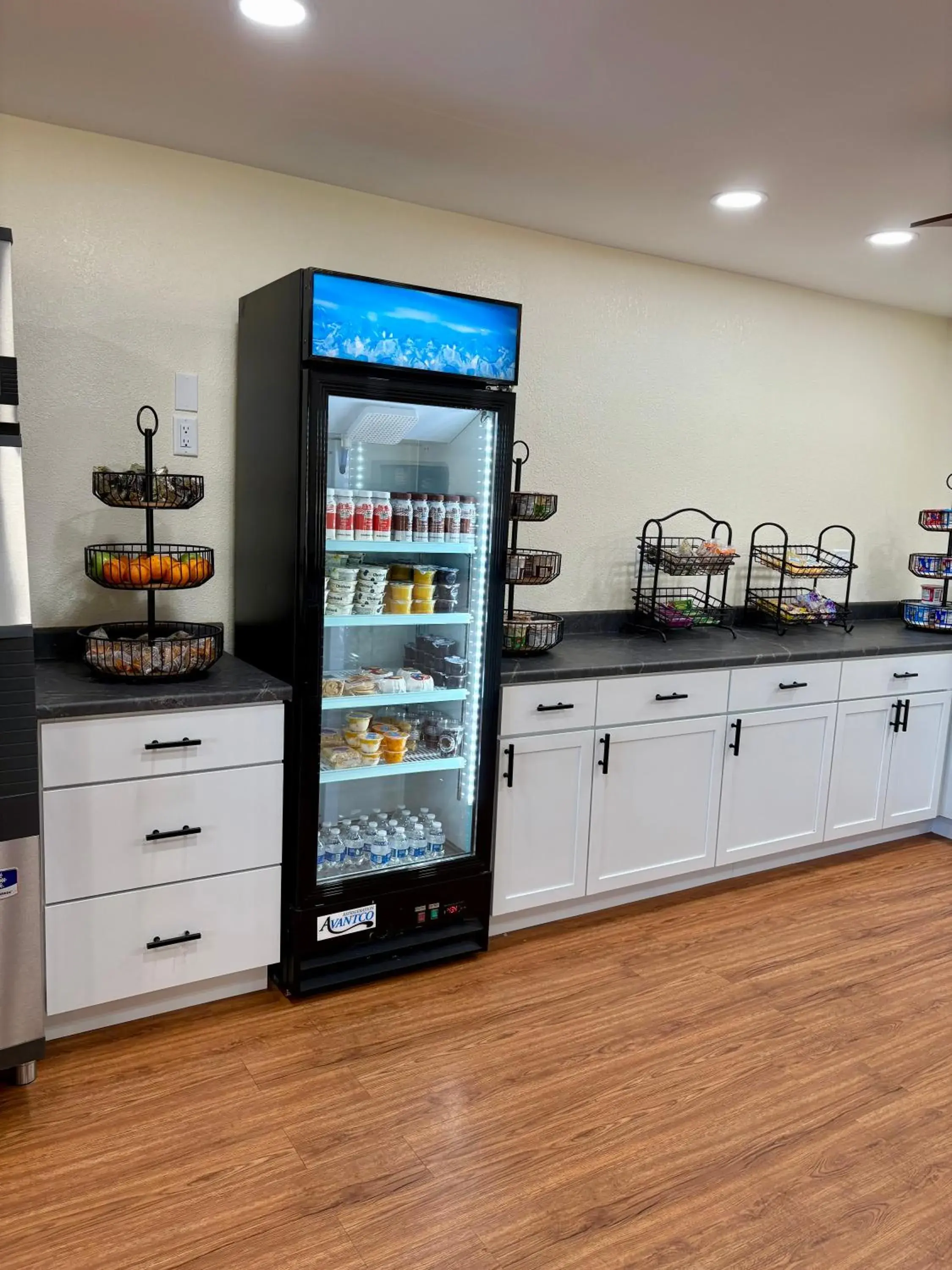 Food and drinks in Americas Best Value Inn Wall Food and drinks in Americas Best Value Inn Wall