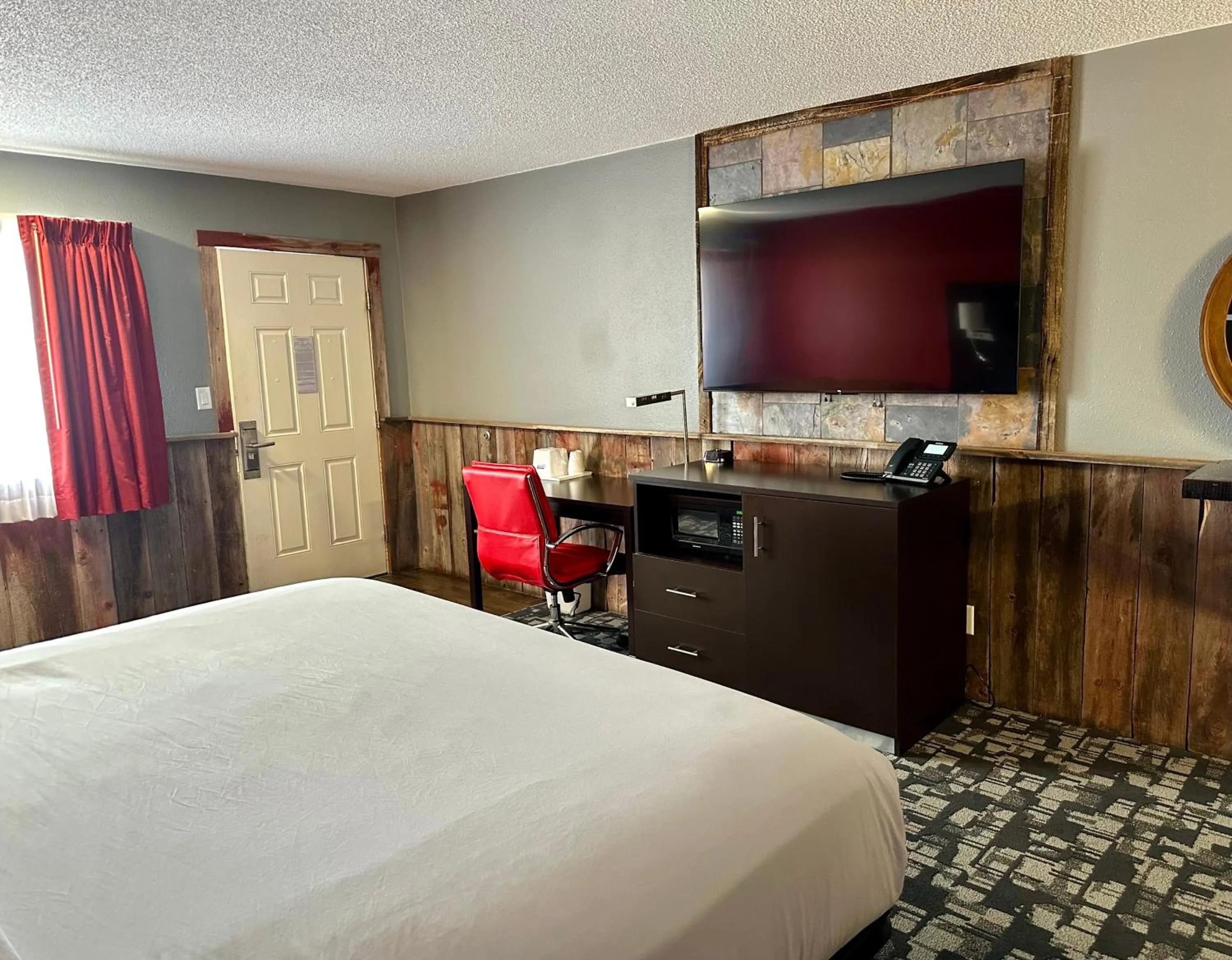 Bed in Americas Best Value Inn Wall