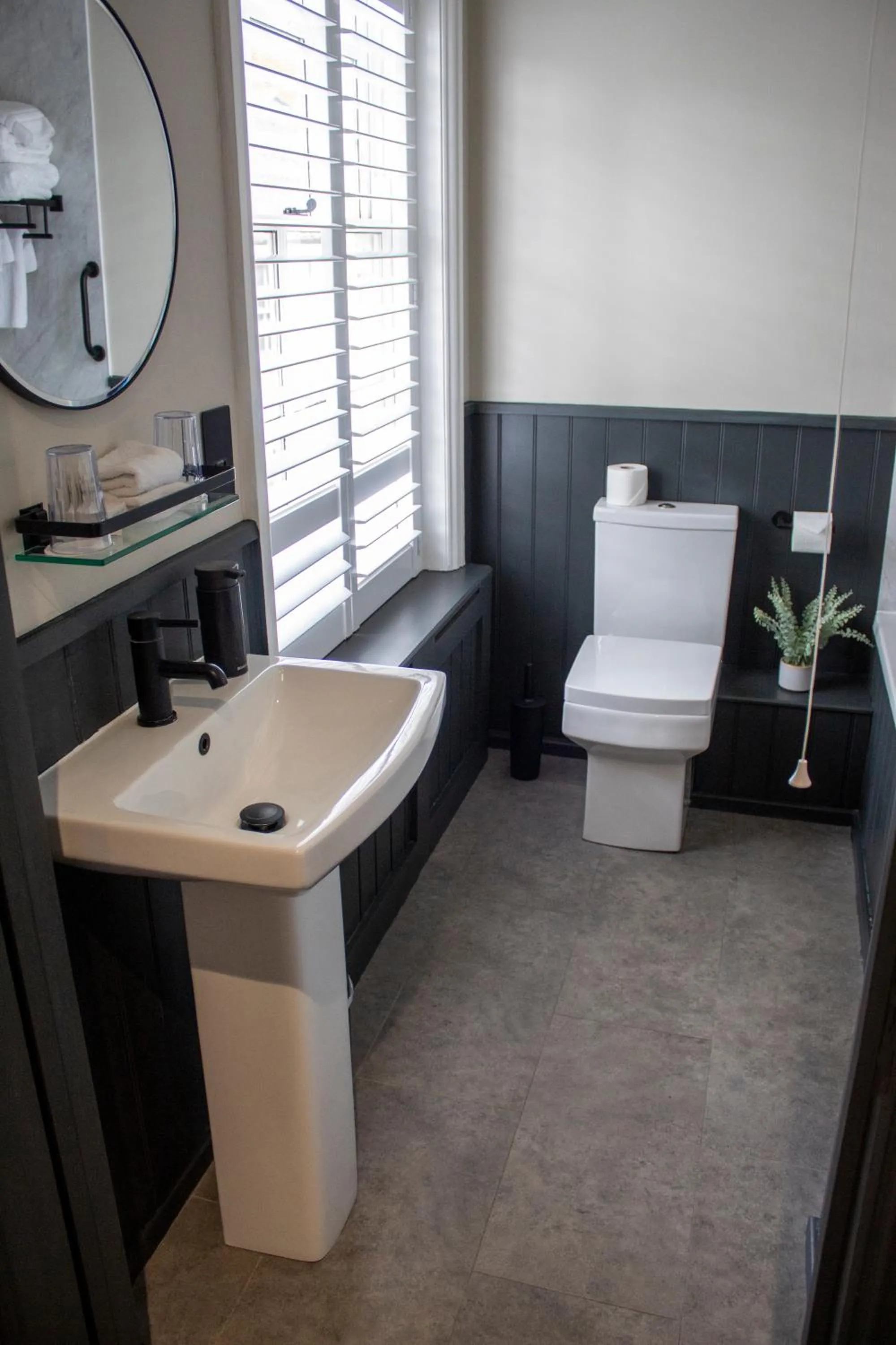 Bathroom, Bed in J.D.Young