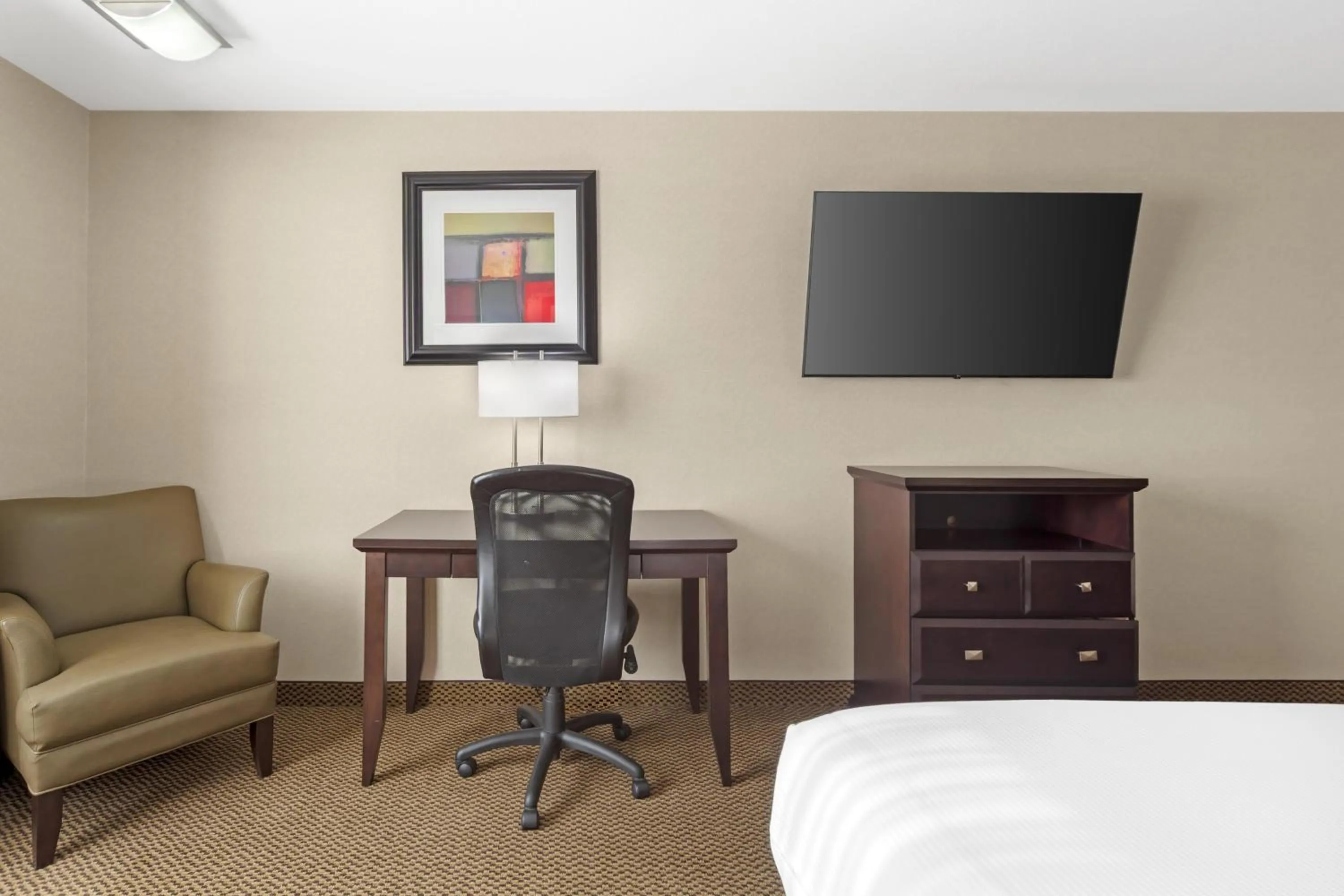 Photo of the whole room, Bed in Best Western Bonnyville Inn & Suites