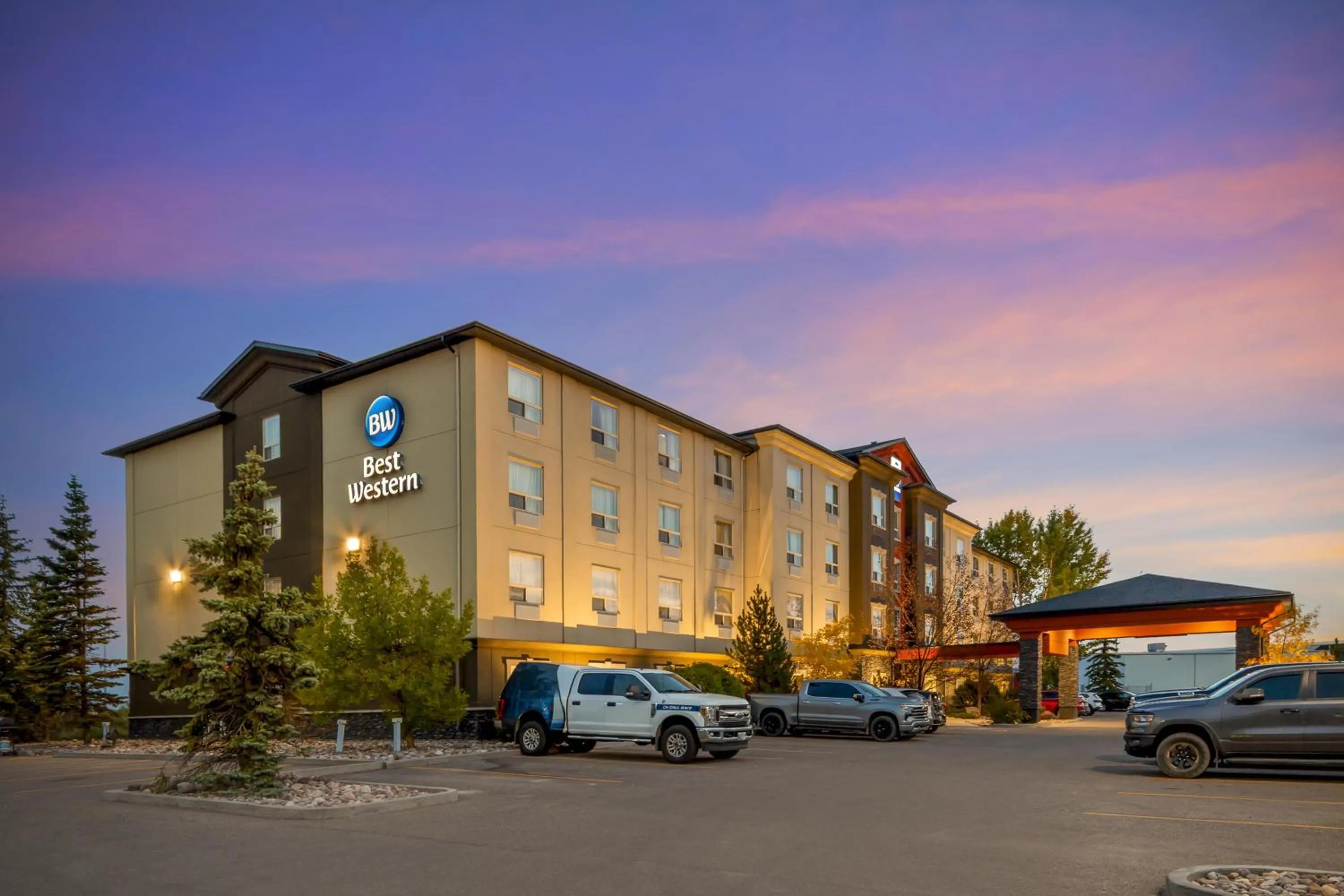 Property building in Best Western Bonnyville Inn & Suites