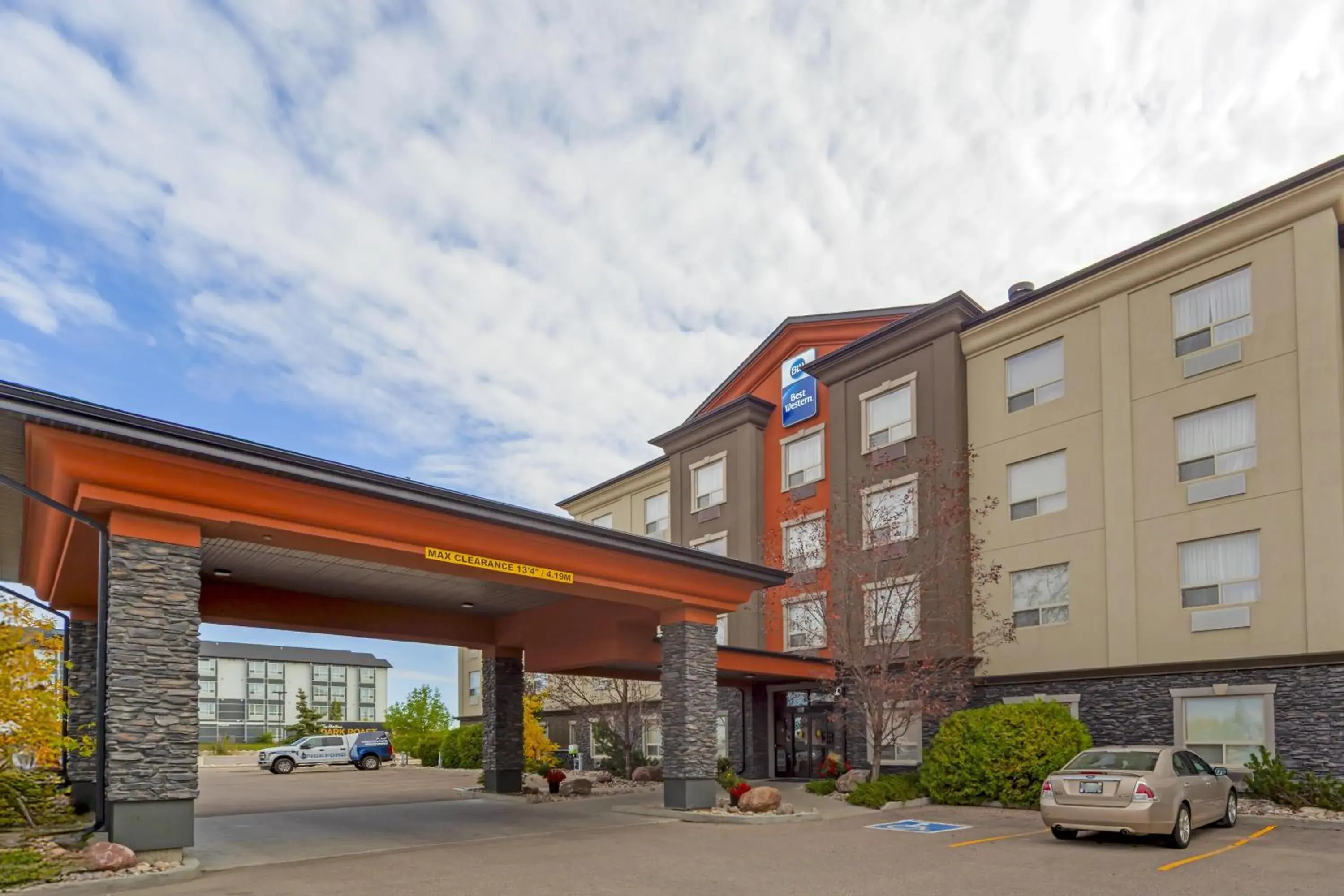 Property building in Best Western Bonnyville Inn & Suites Property building in Best Western Bonnyville Inn & Suites