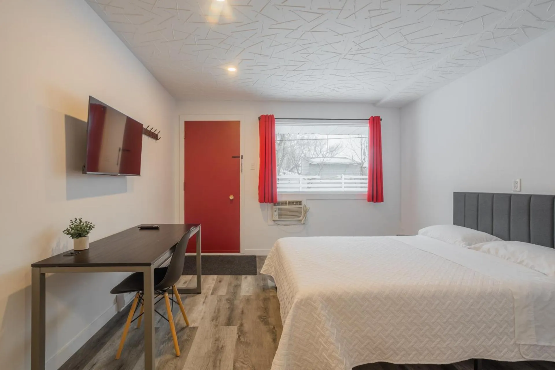 Bed in Motel Champlain