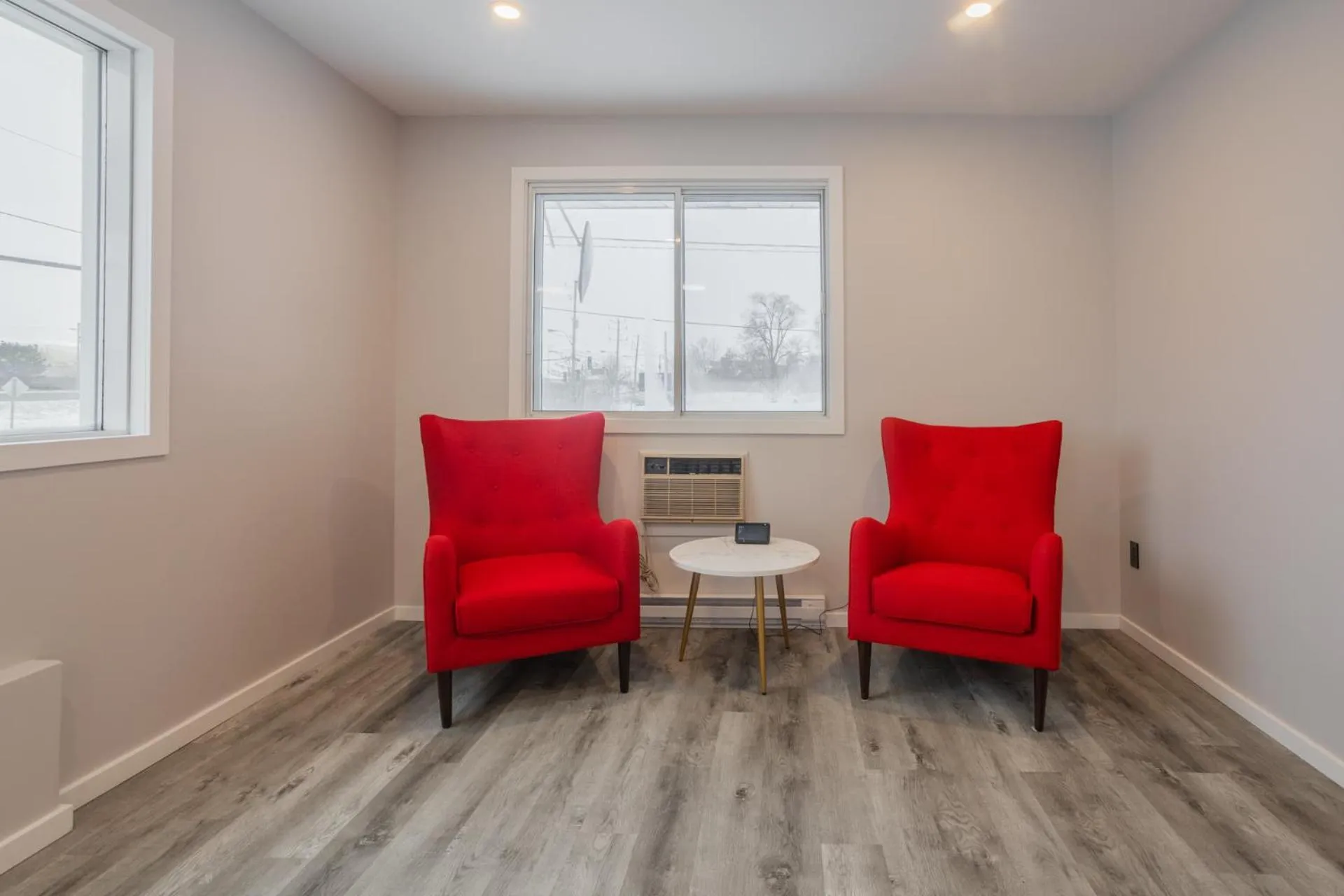 Property building in Motel Champlain