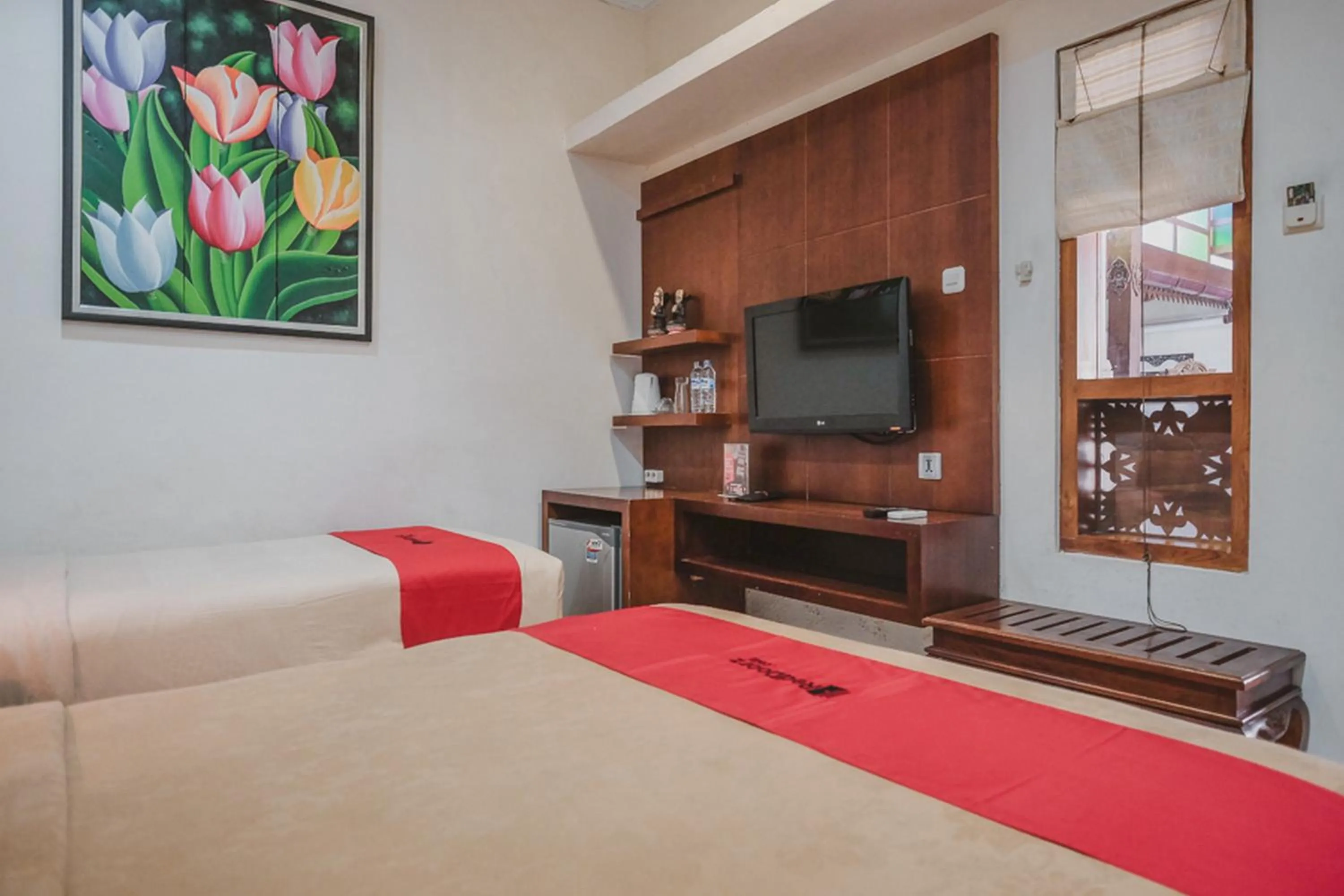 Bed in RedDoorz near Galeria Mall 2