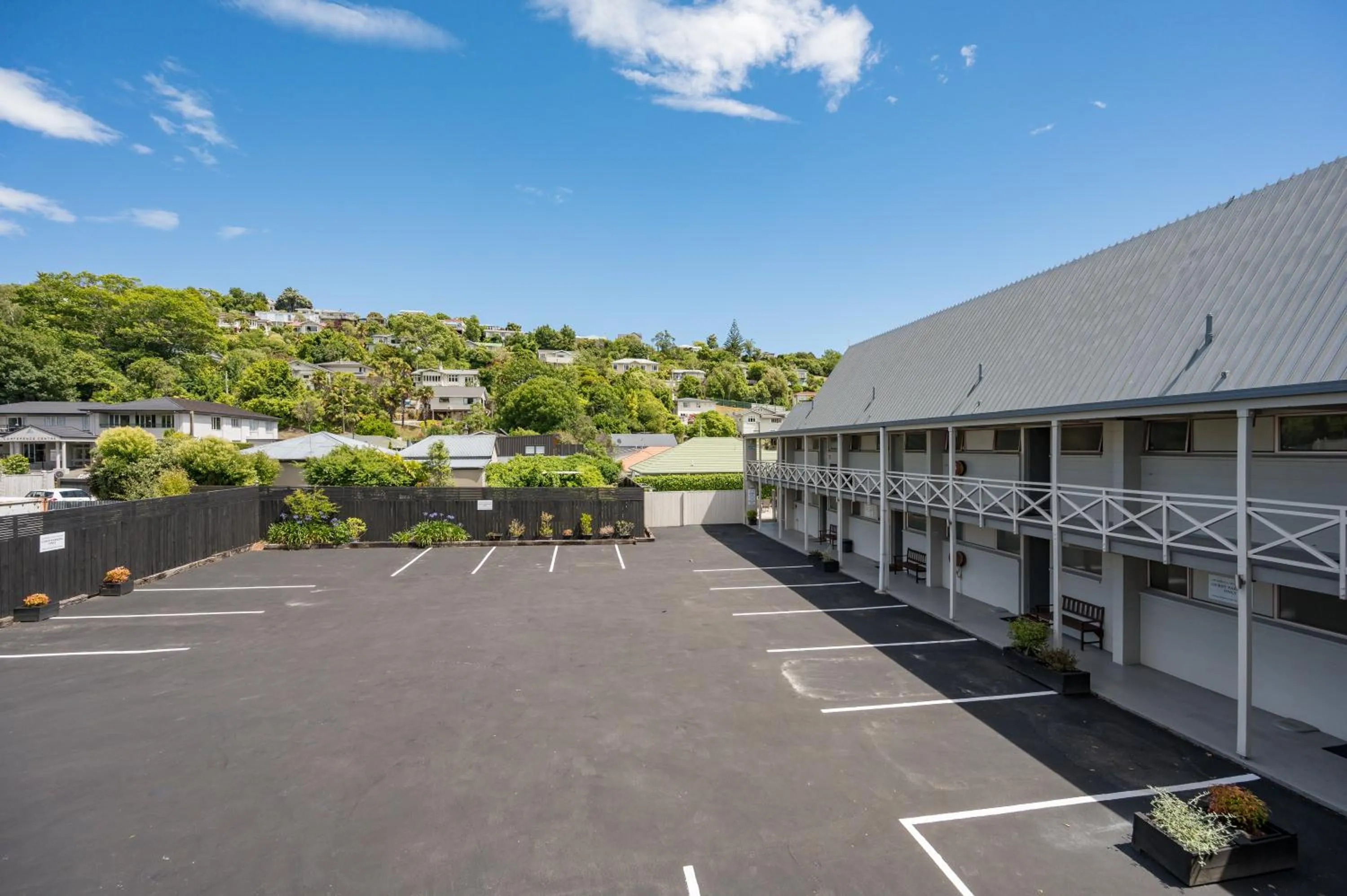 Inner courtyard view in Admirals Motor Inn