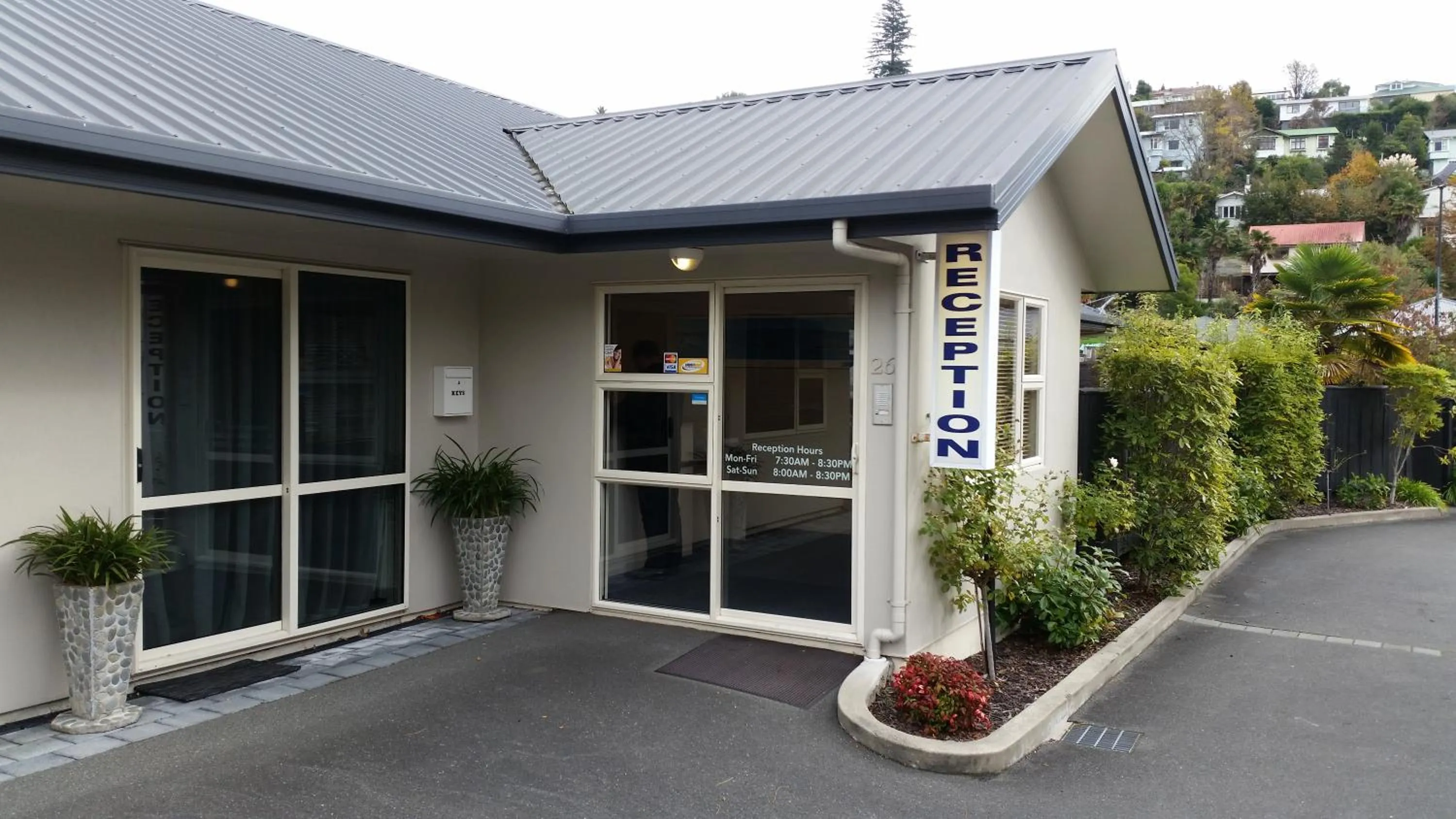 Facade/entrance in Admirals Motor Inn