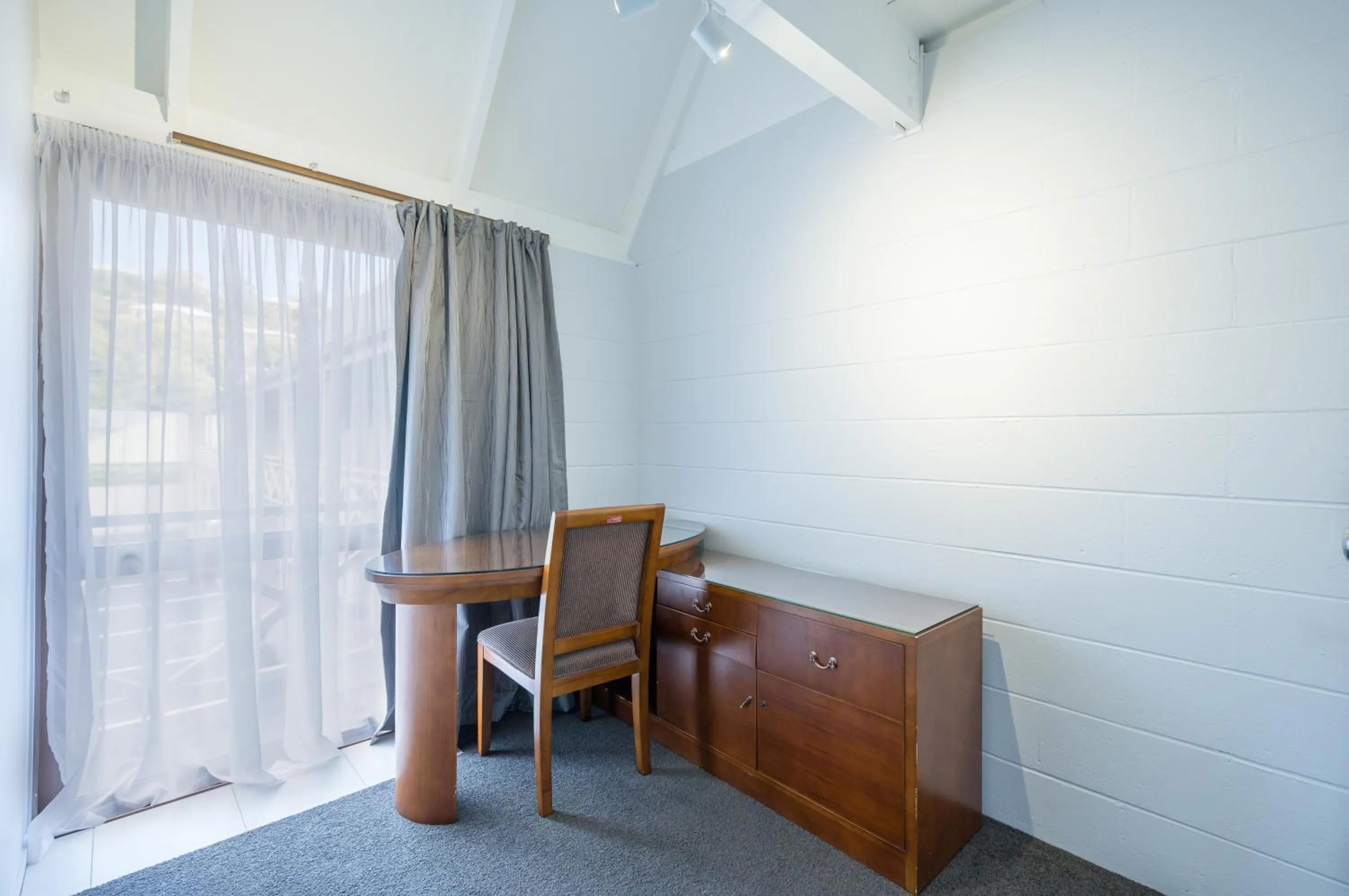 Bedroom in Admirals Motor Inn