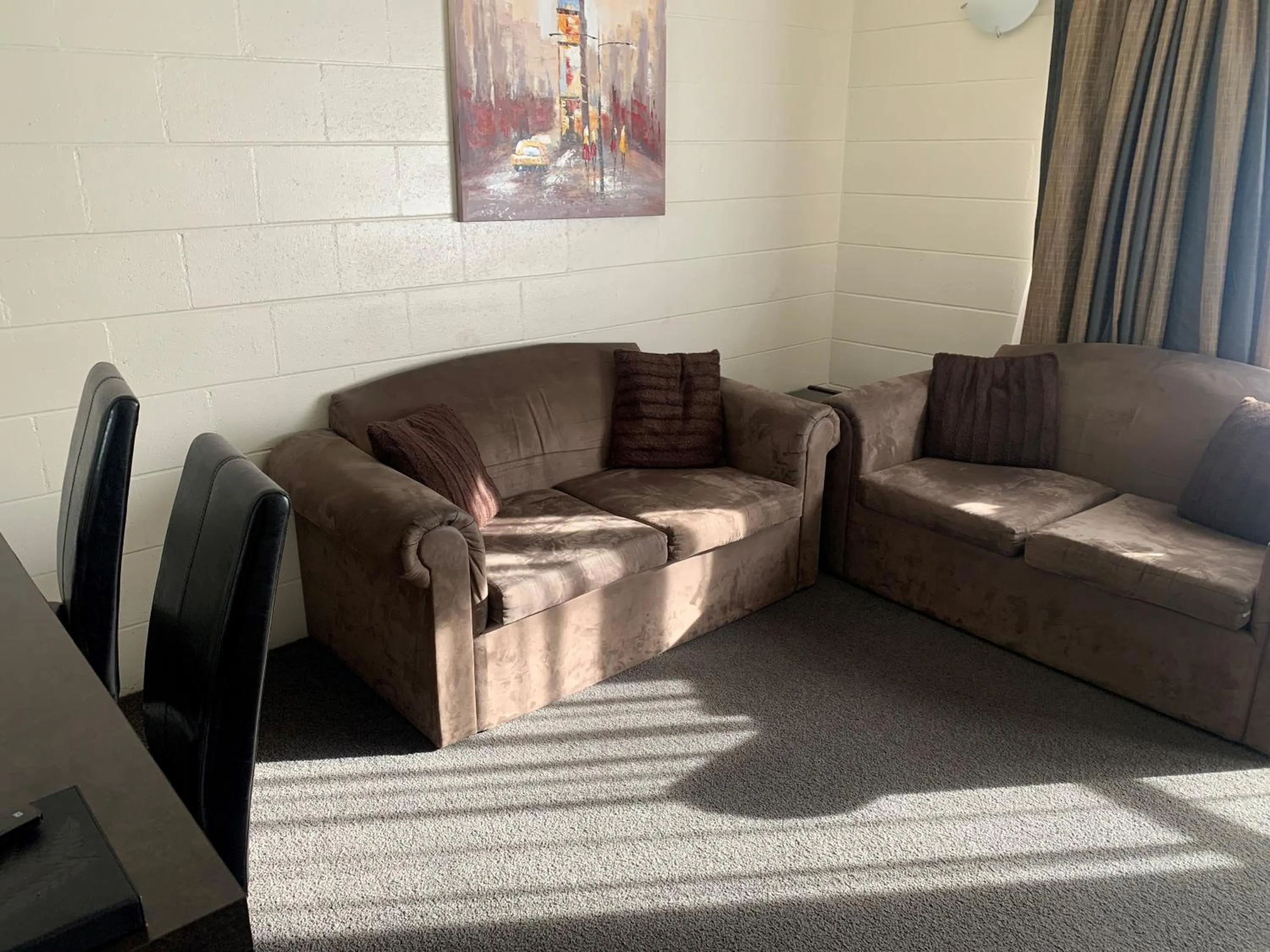 Living room in Admirals Motor Inn