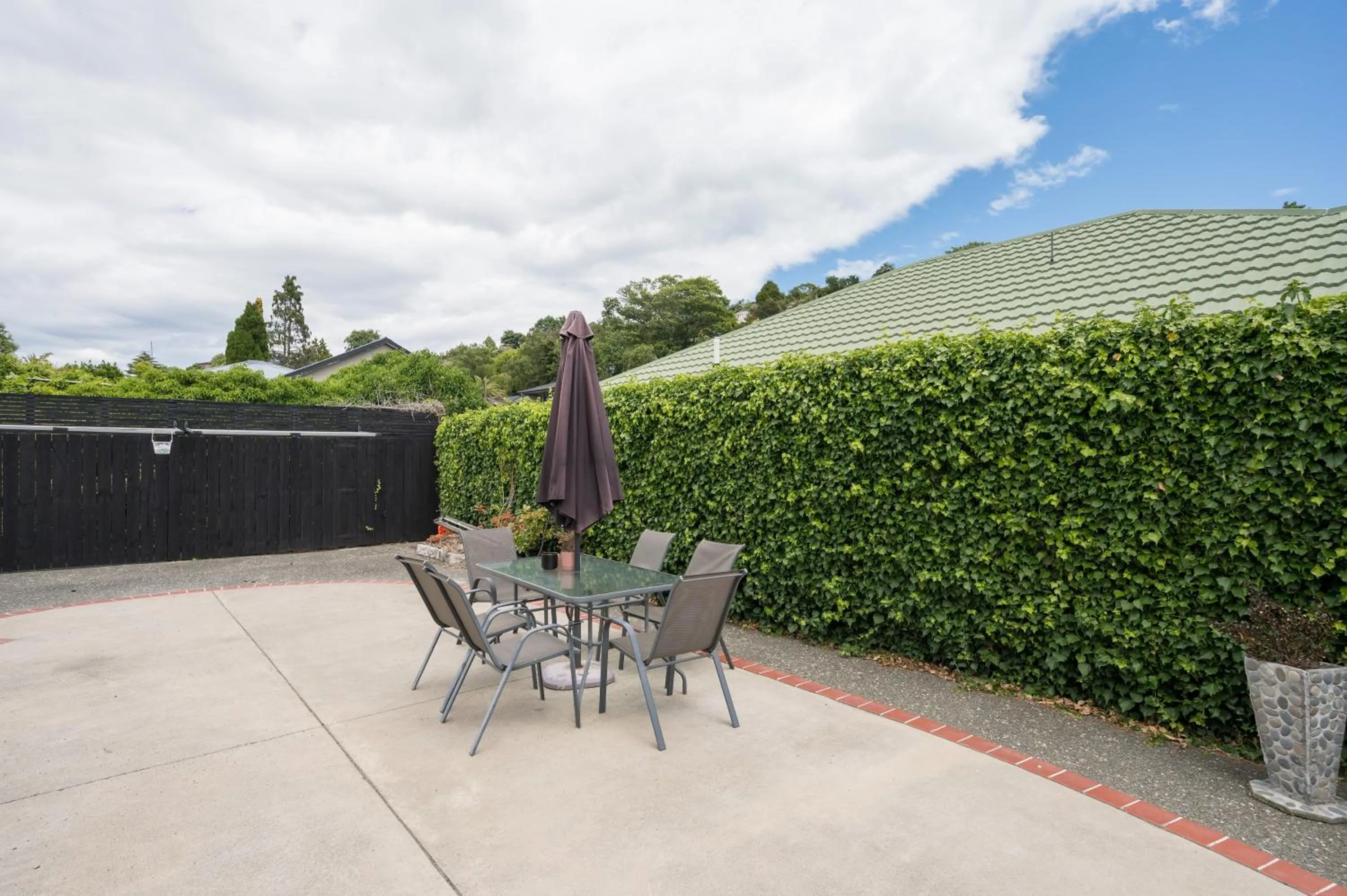Patio in Admirals Motor Inn