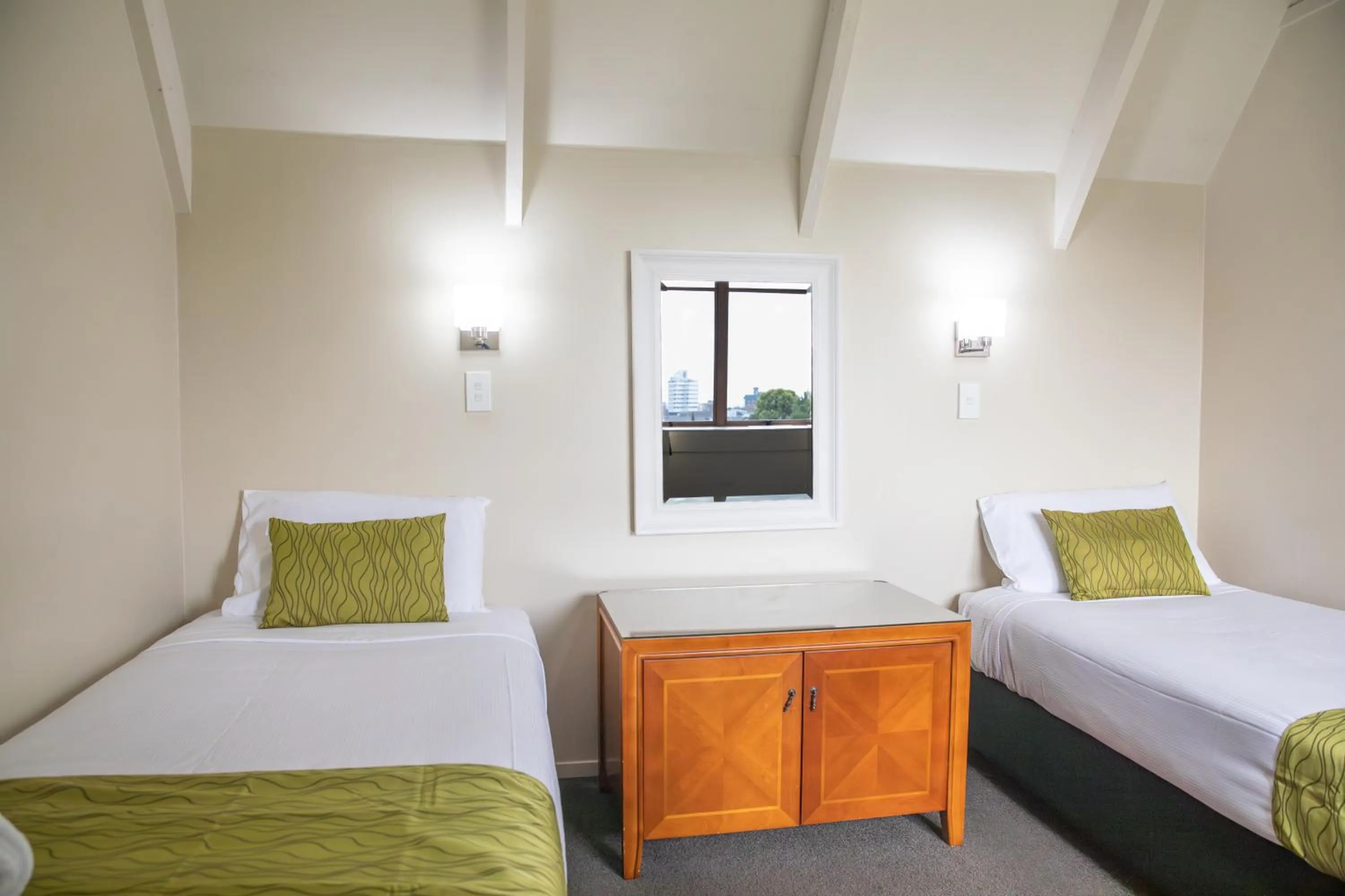 Bed in Admirals Motor Inn