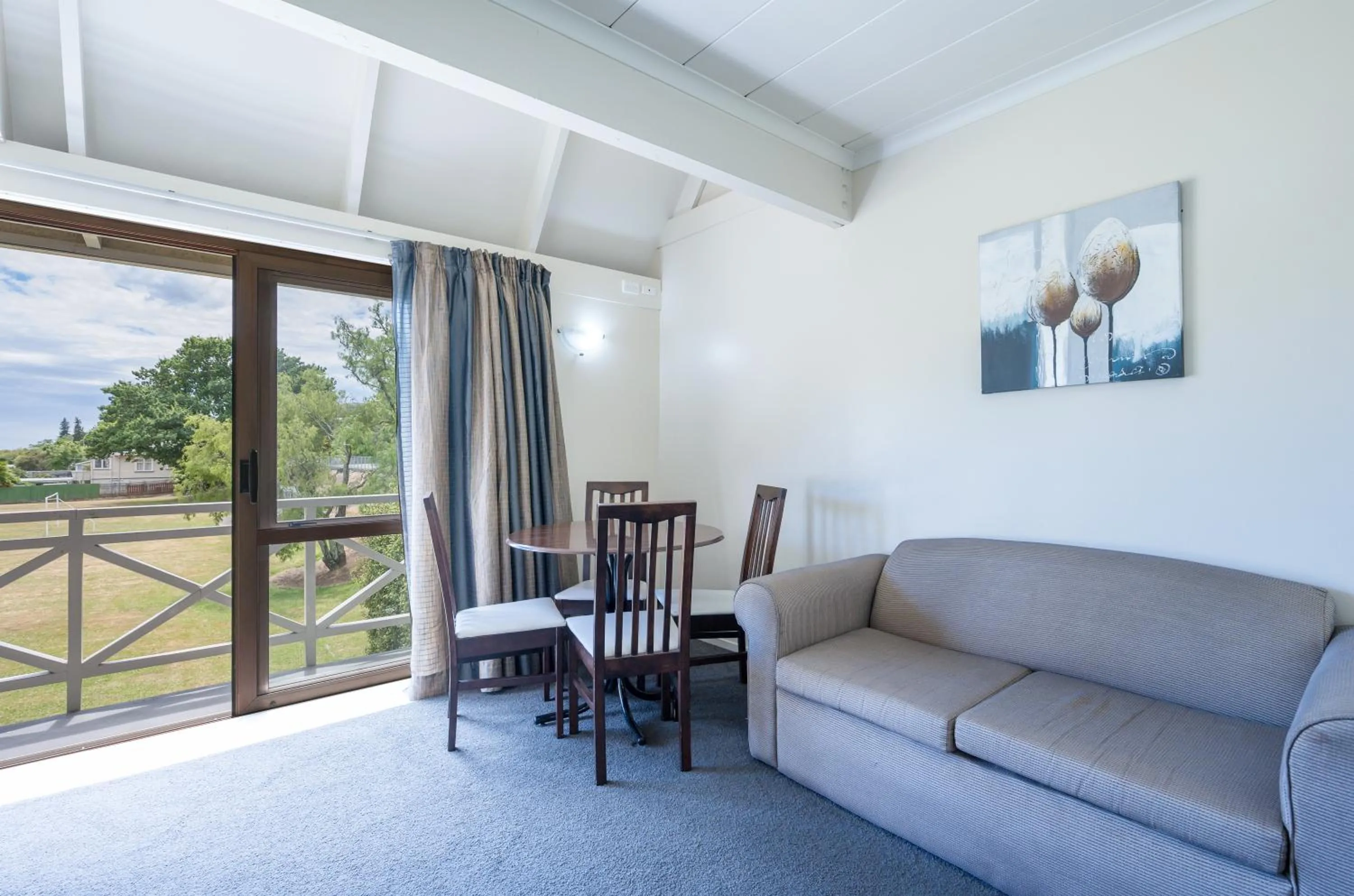 Property building in Admirals Motor Inn