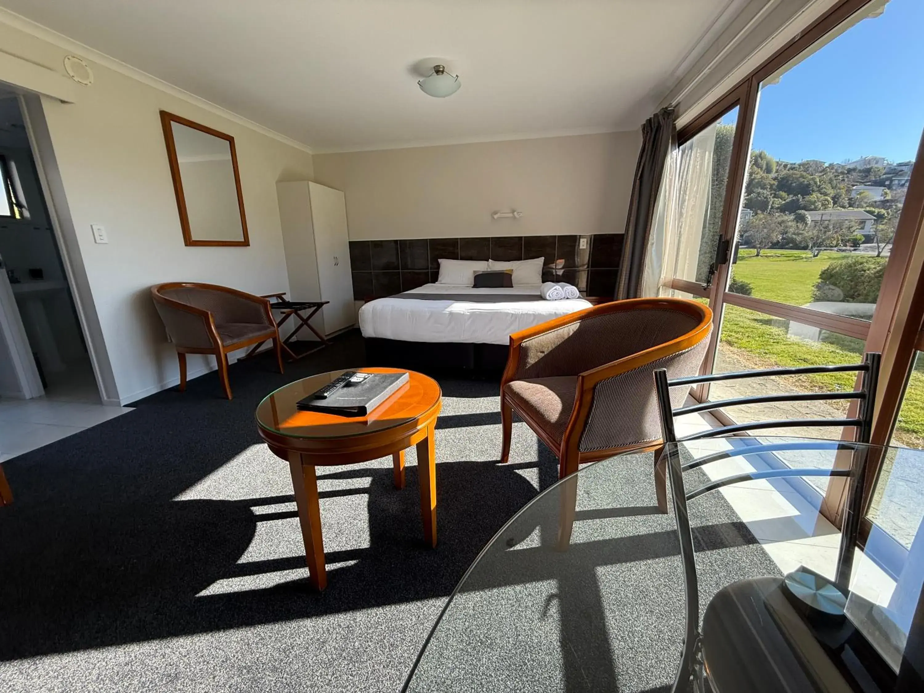 Bed in Admirals Motor Inn Bed in Admirals Motor Inn