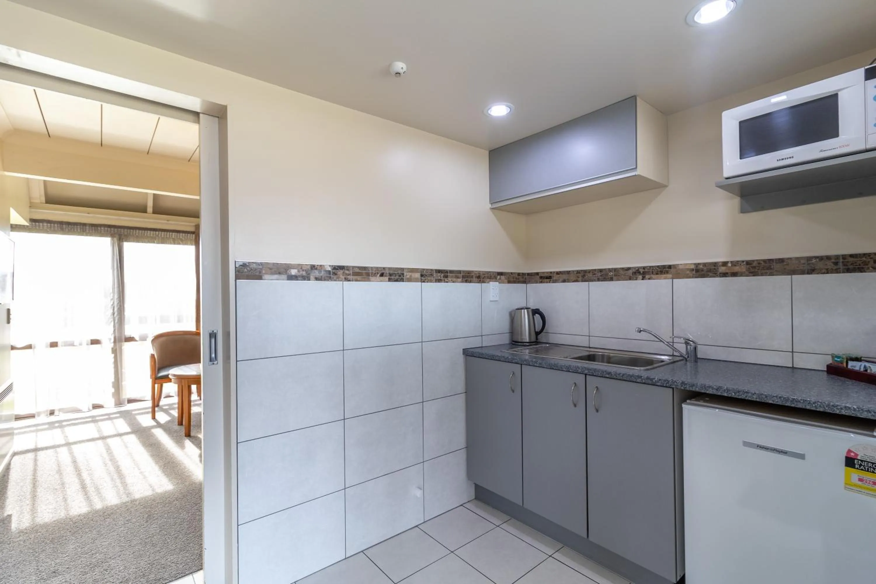 Kitchen or kitchenette in Admirals Motor Inn