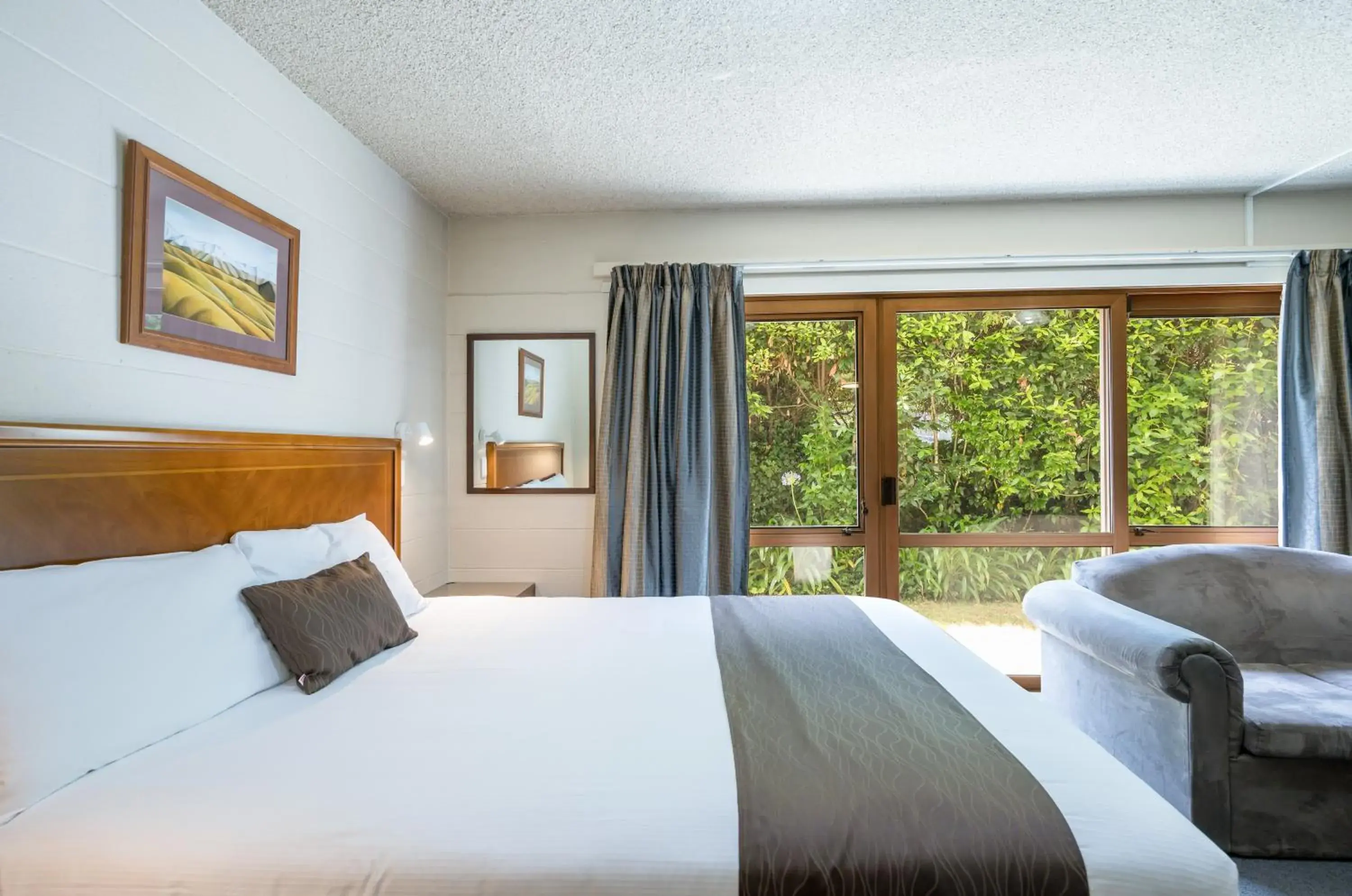 View (from property/room), Bed in Admirals Motor Inn View (from property/room), Bed in Admirals Motor Inn