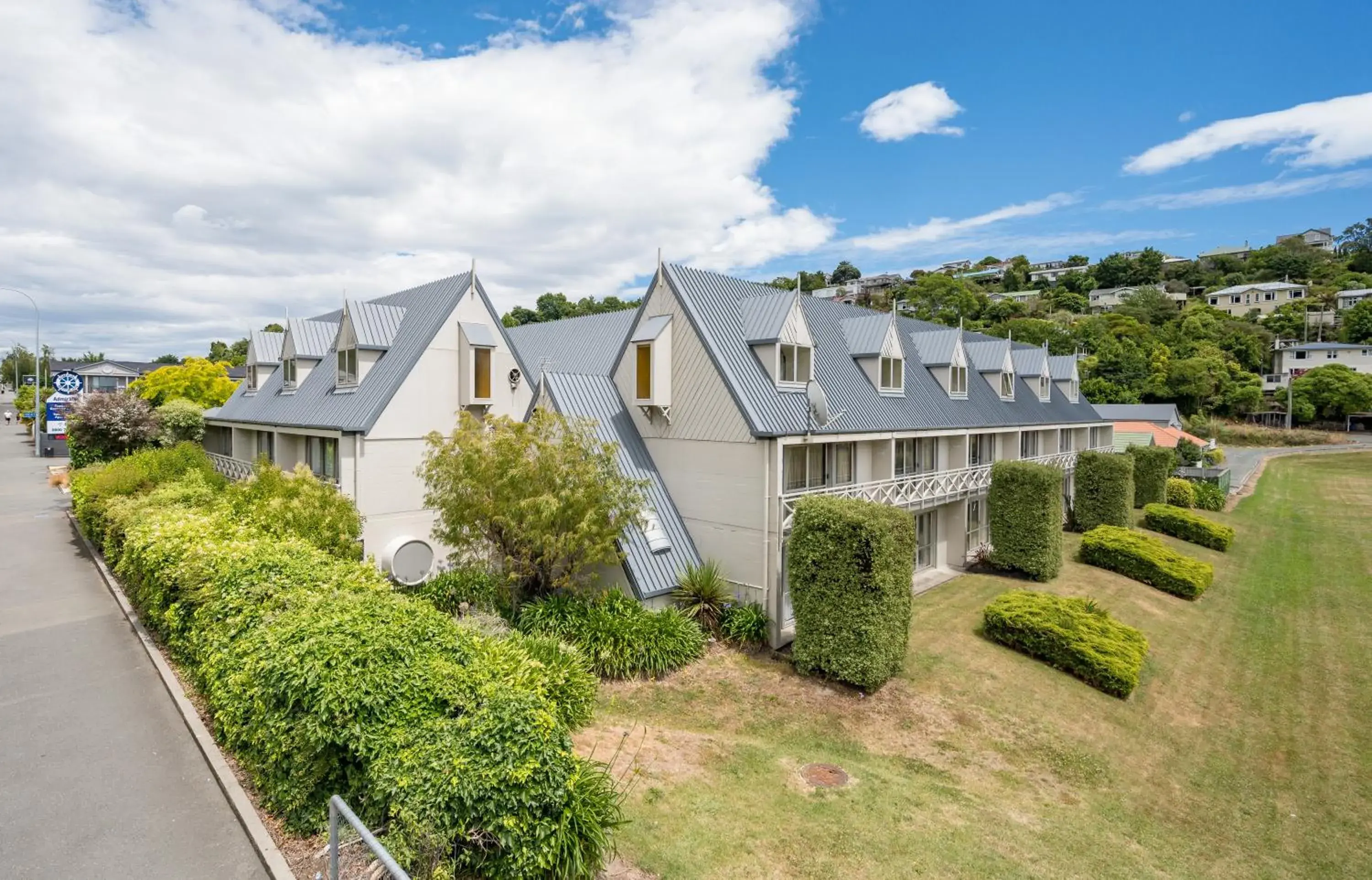 Property building in Admirals Motor Inn Property building in Admirals Motor Inn