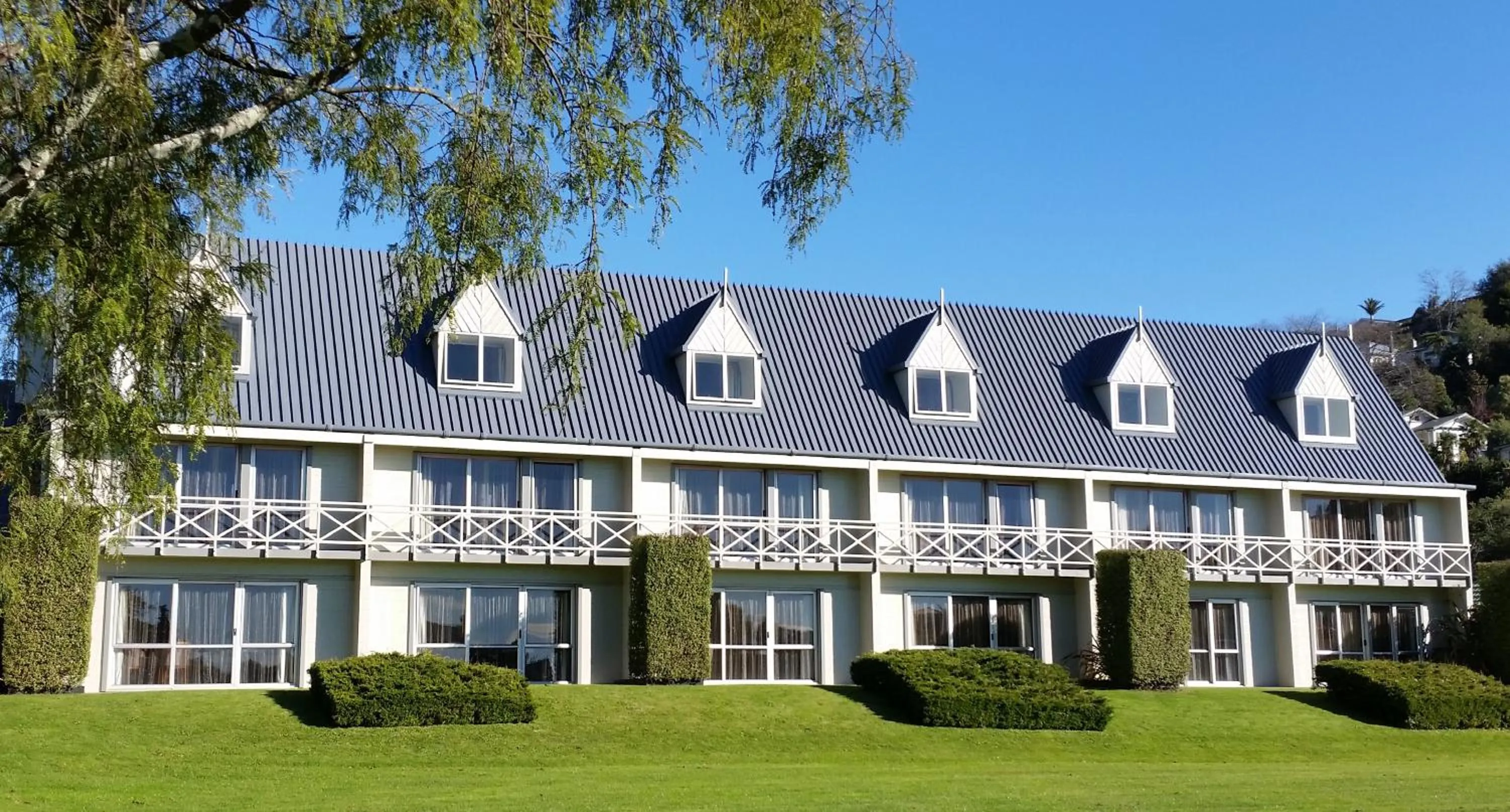 Property building in Admirals Motor Inn