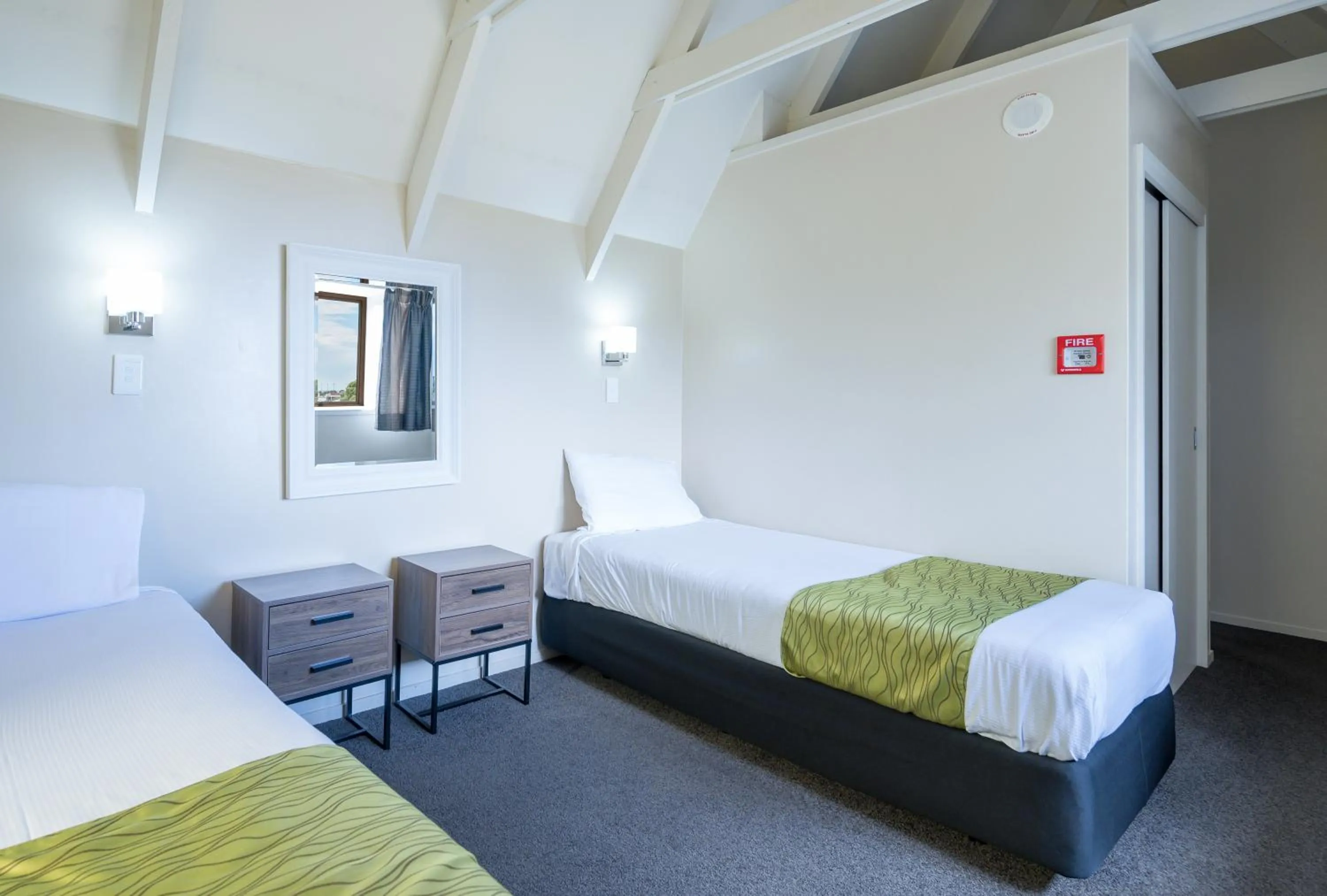 Bed in Admirals Motor Inn