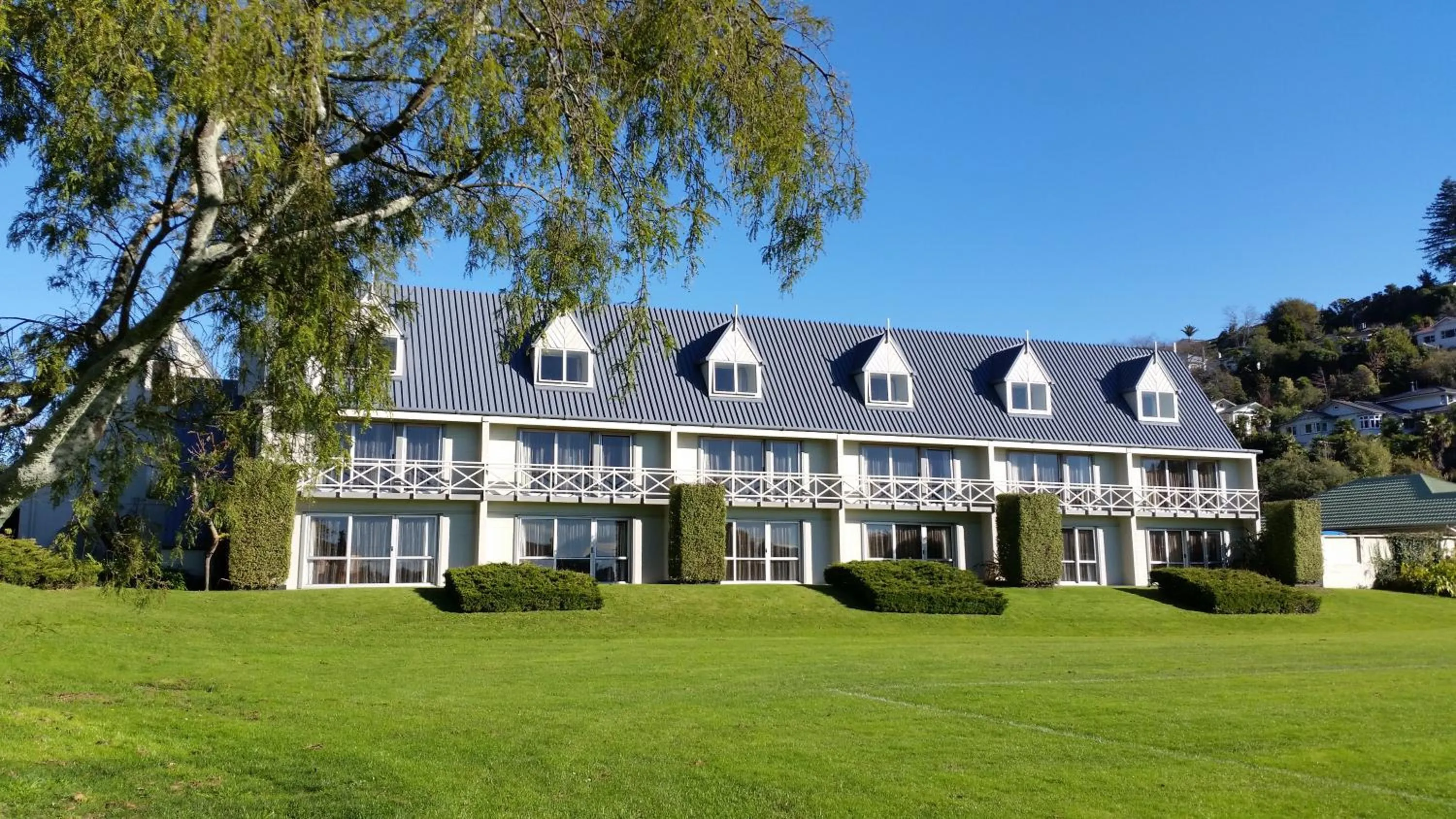 Property building in Admirals Motor Inn