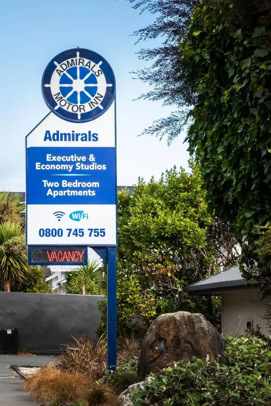 Property building in Admirals Motor Inn Property building in Admirals Motor Inn