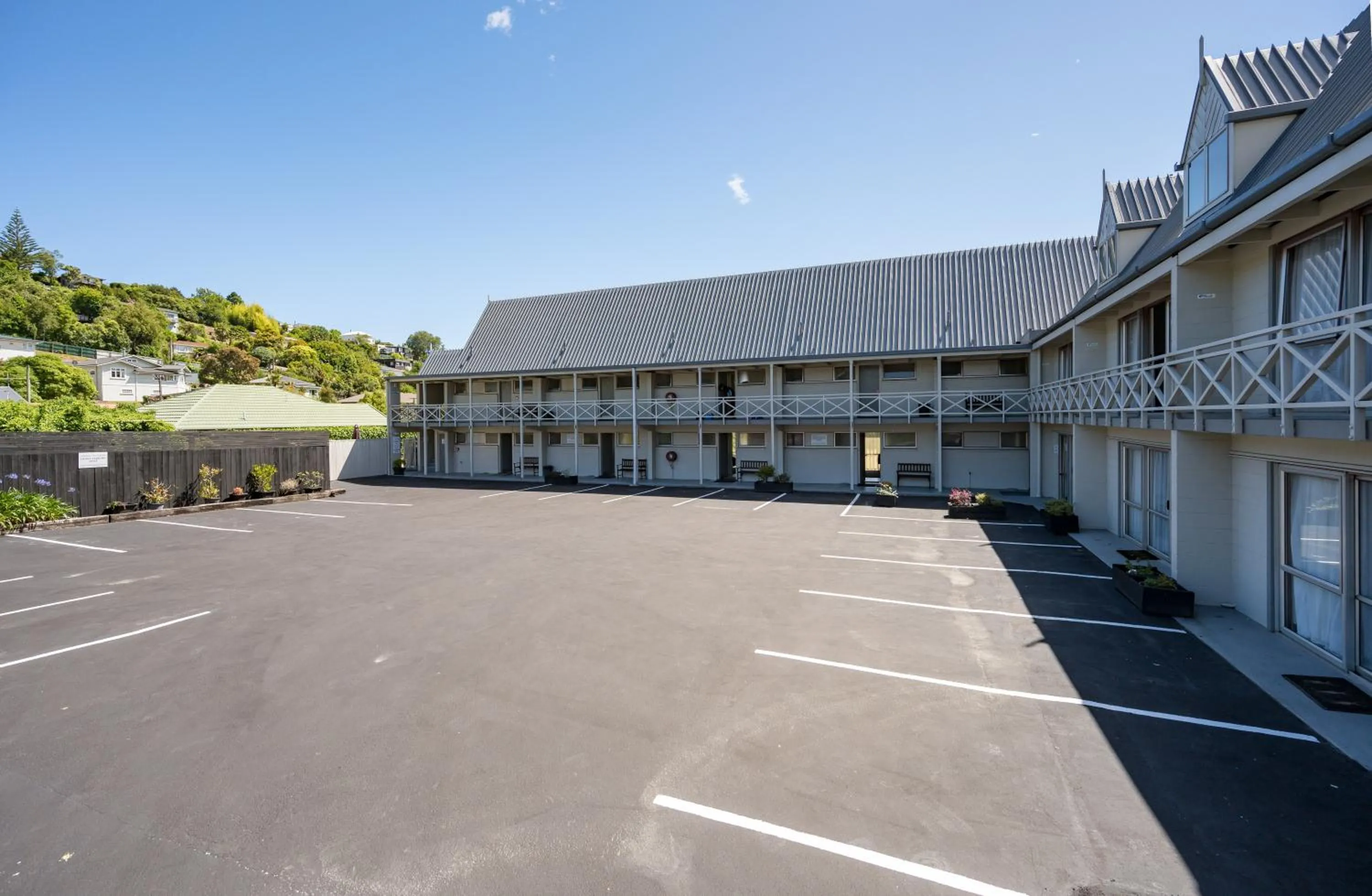 Property building in Admirals Motor Inn