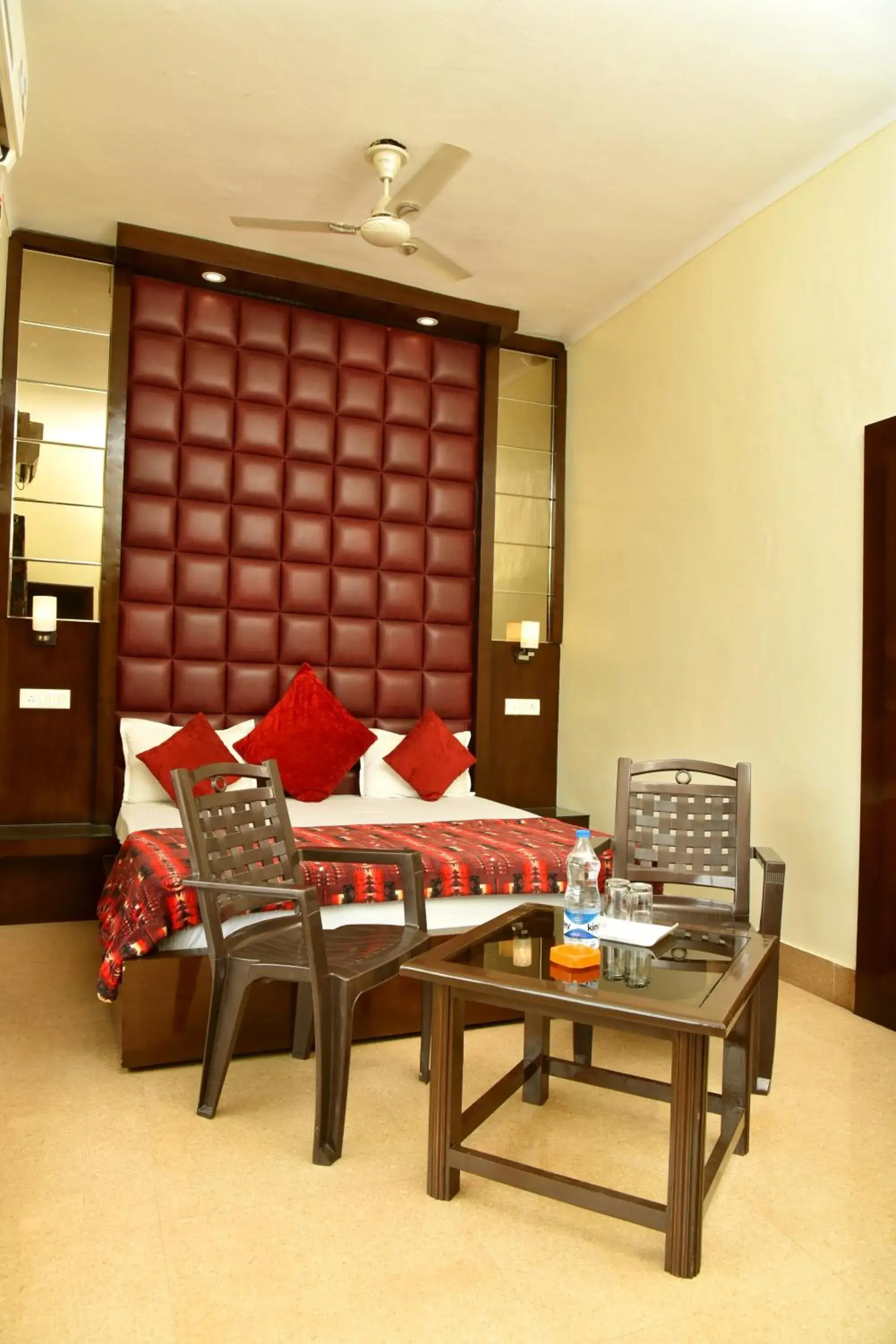 Bed in Hotel Ganga Basin Bed in Hotel Ganga Basin