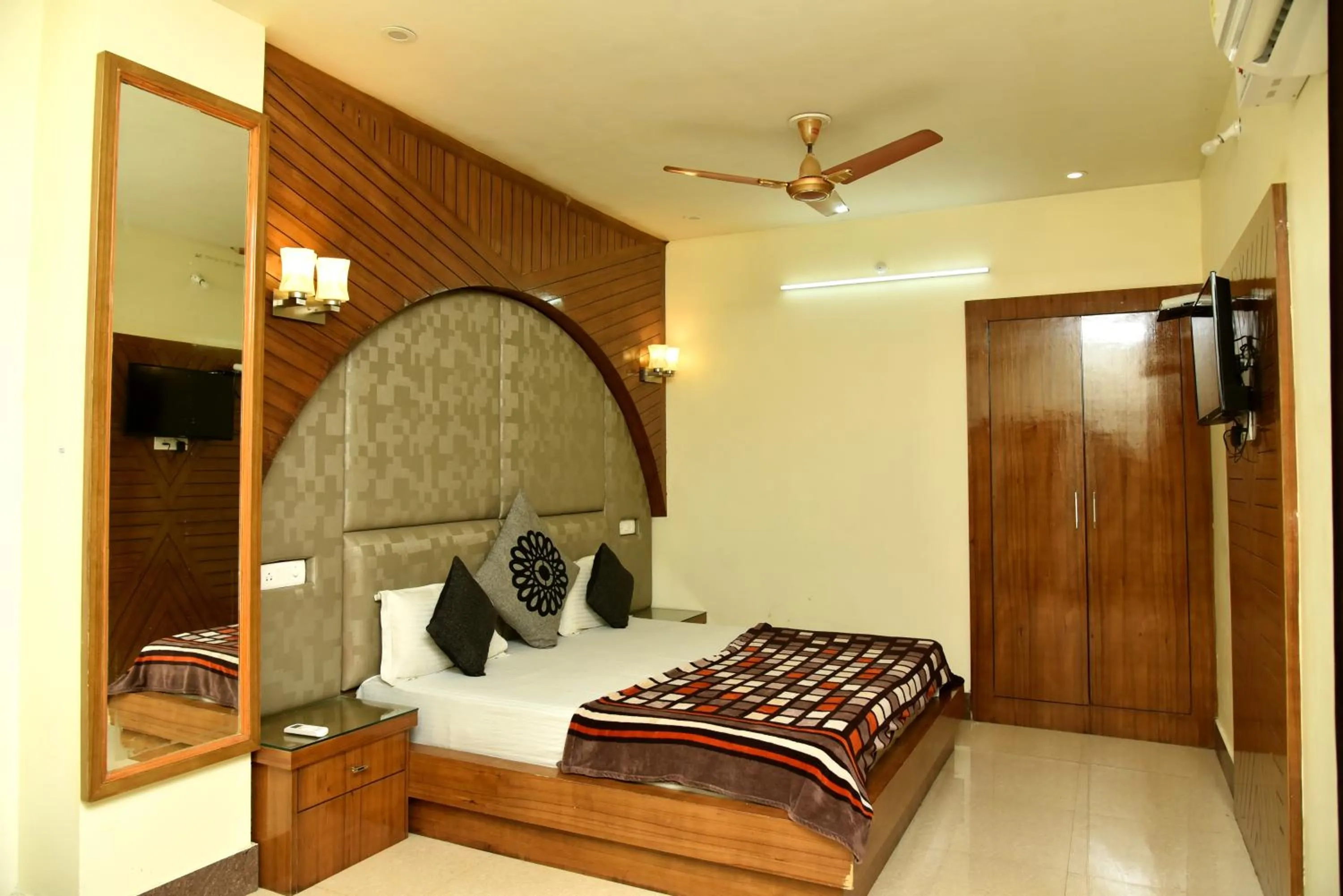 Bed in Hotel Ganga Basin