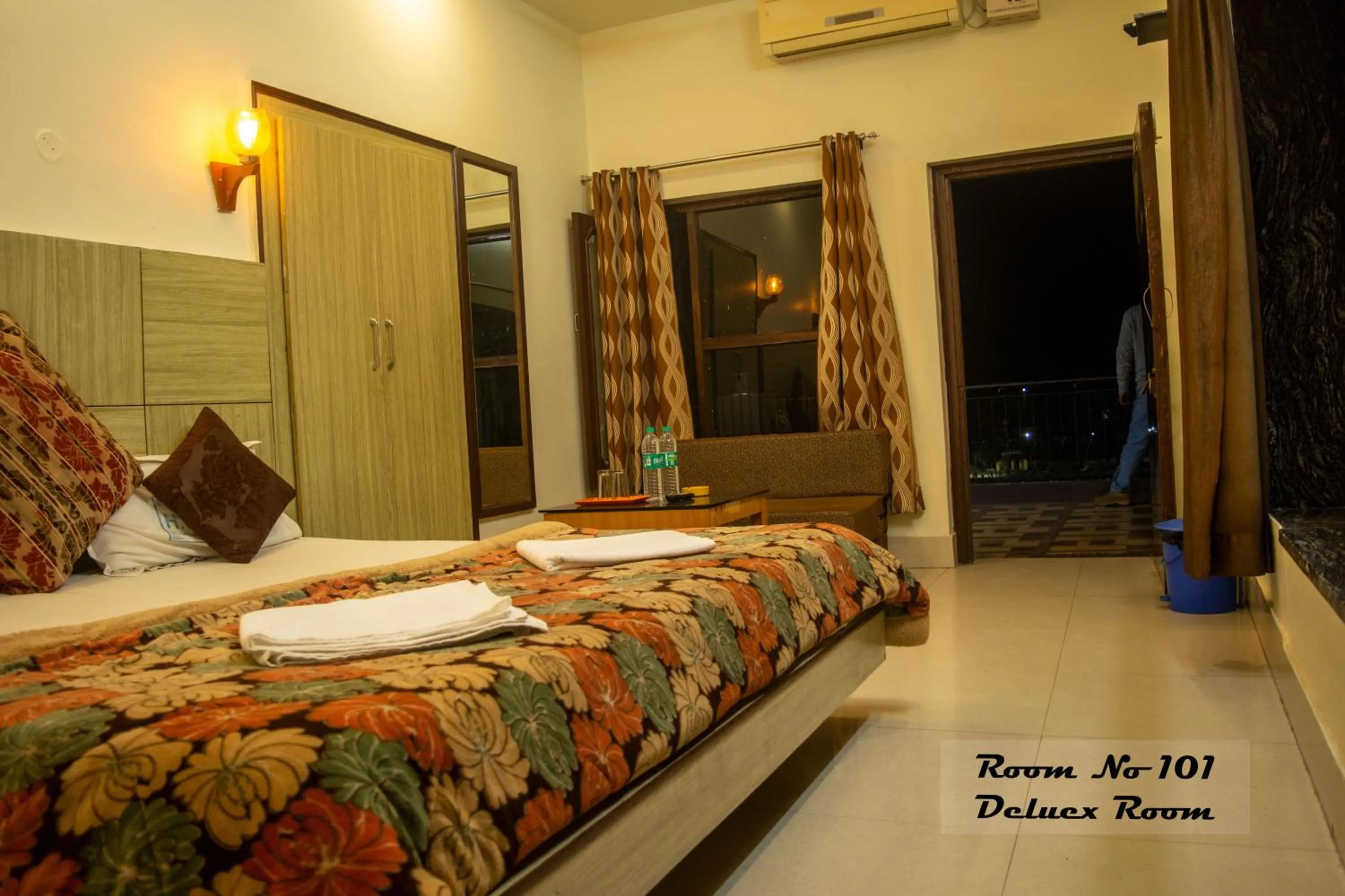 Bed in Hotel Ganga Basin