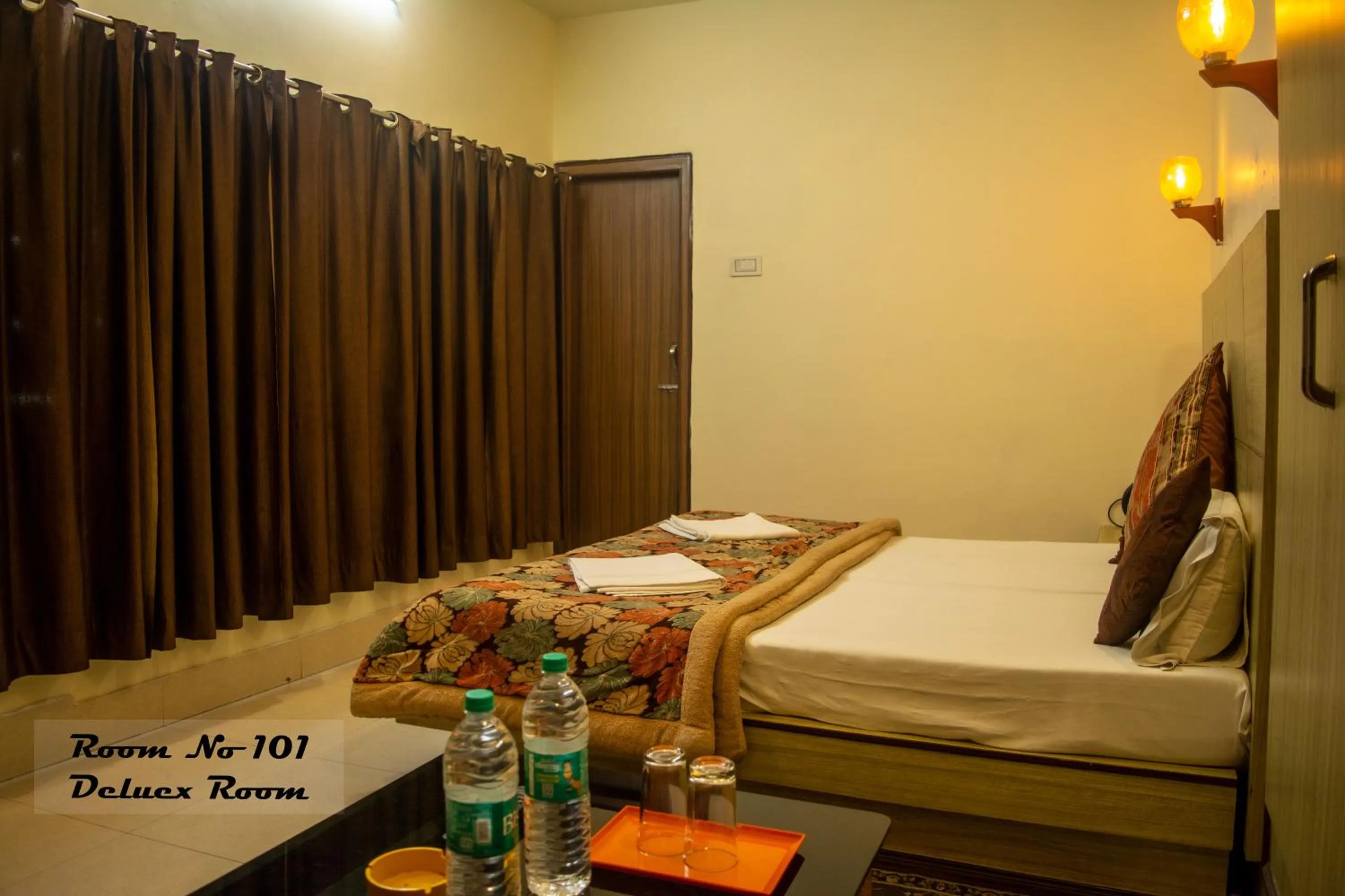 Bed in Hotel Ganga Basin