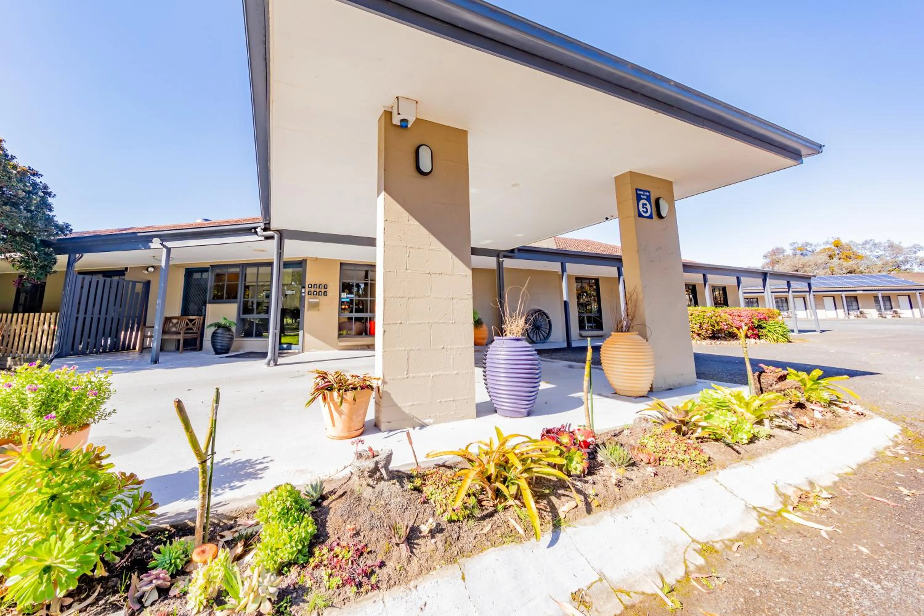 Facade/entrance in Coachman's Eden