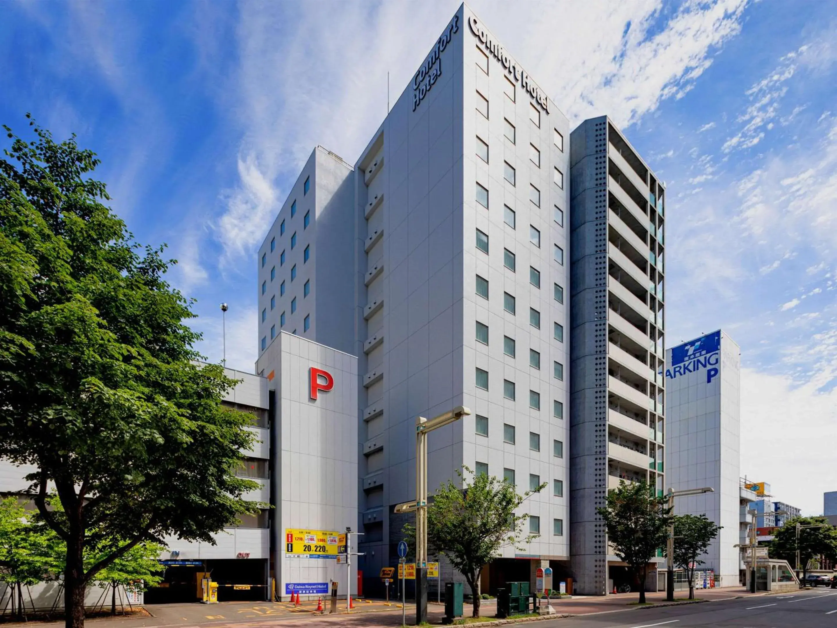 Property building in Comfort Hotel Sapporo Susukino Property building in Comfort Hotel Sapporo Susukino