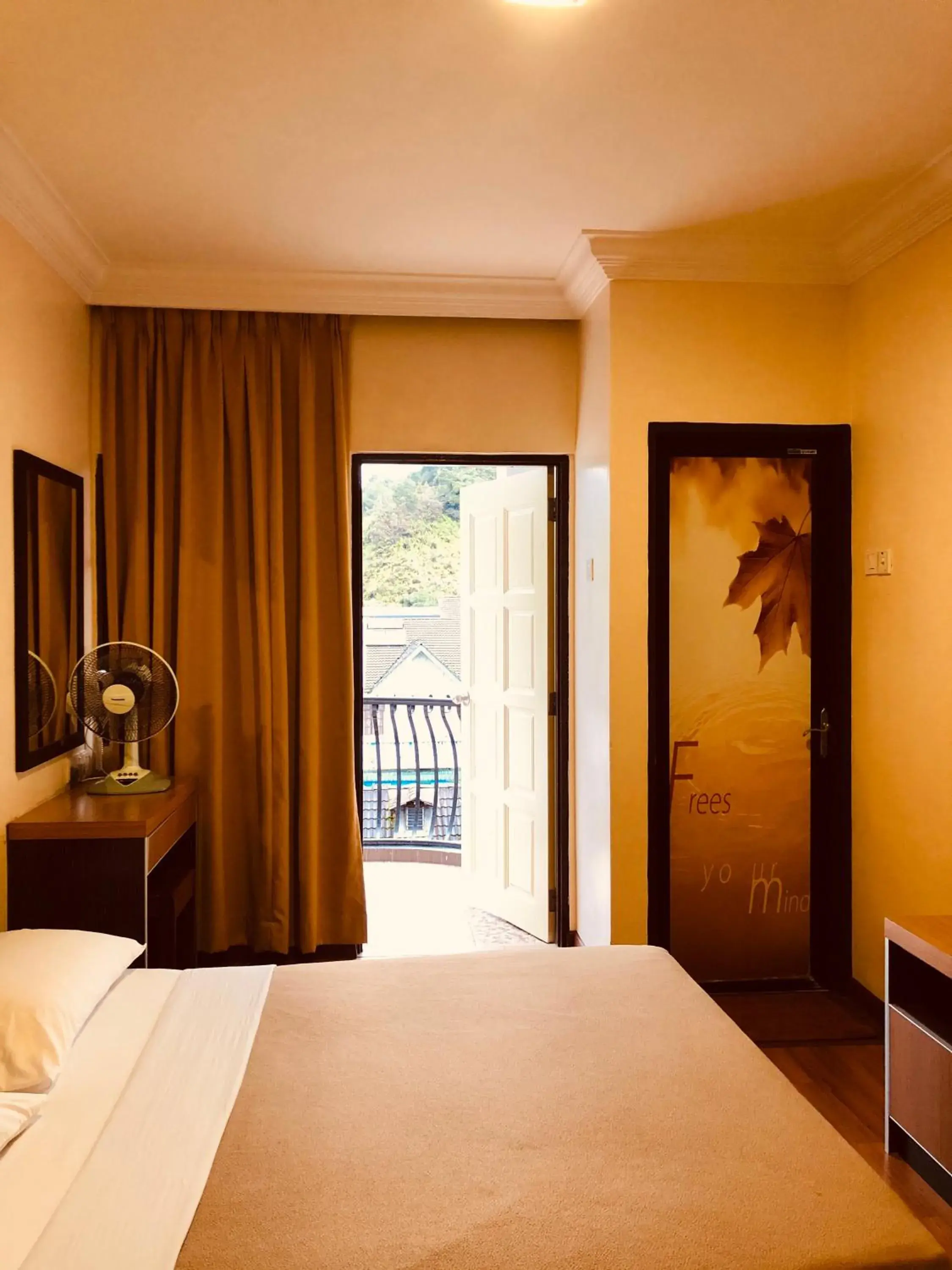 Superior Double Room with Balcony in Hotel Chua Gin Superior Double Room with Balcony in Hotel Chua Gin