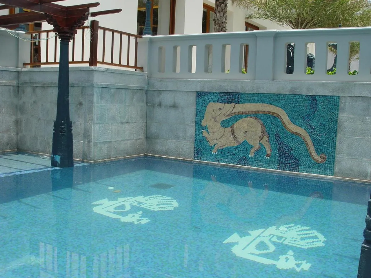 Swimming pool in The Promenade