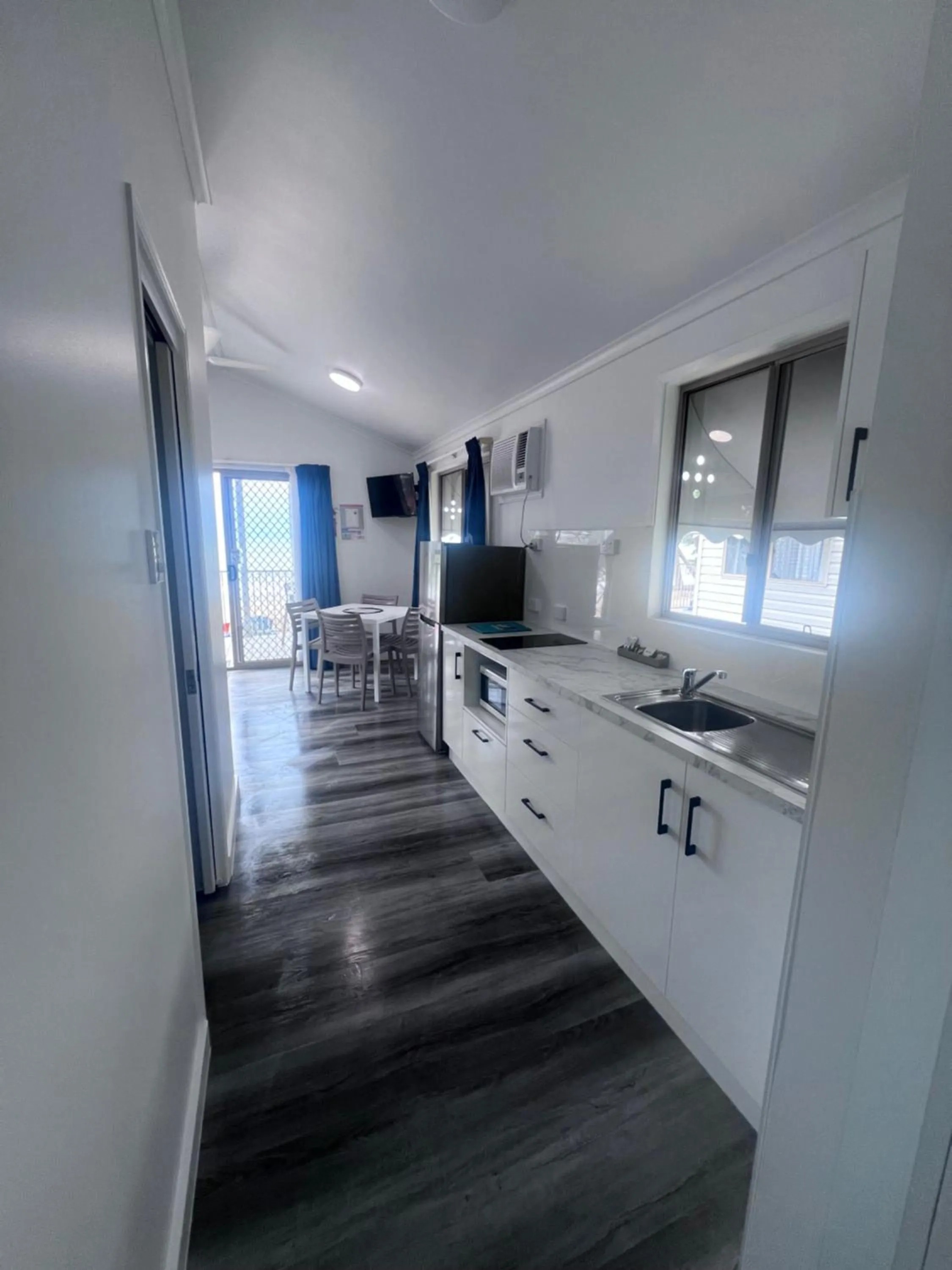 Kitchen or kitchenette in Ellis Beach Oceanfront Holiday Park