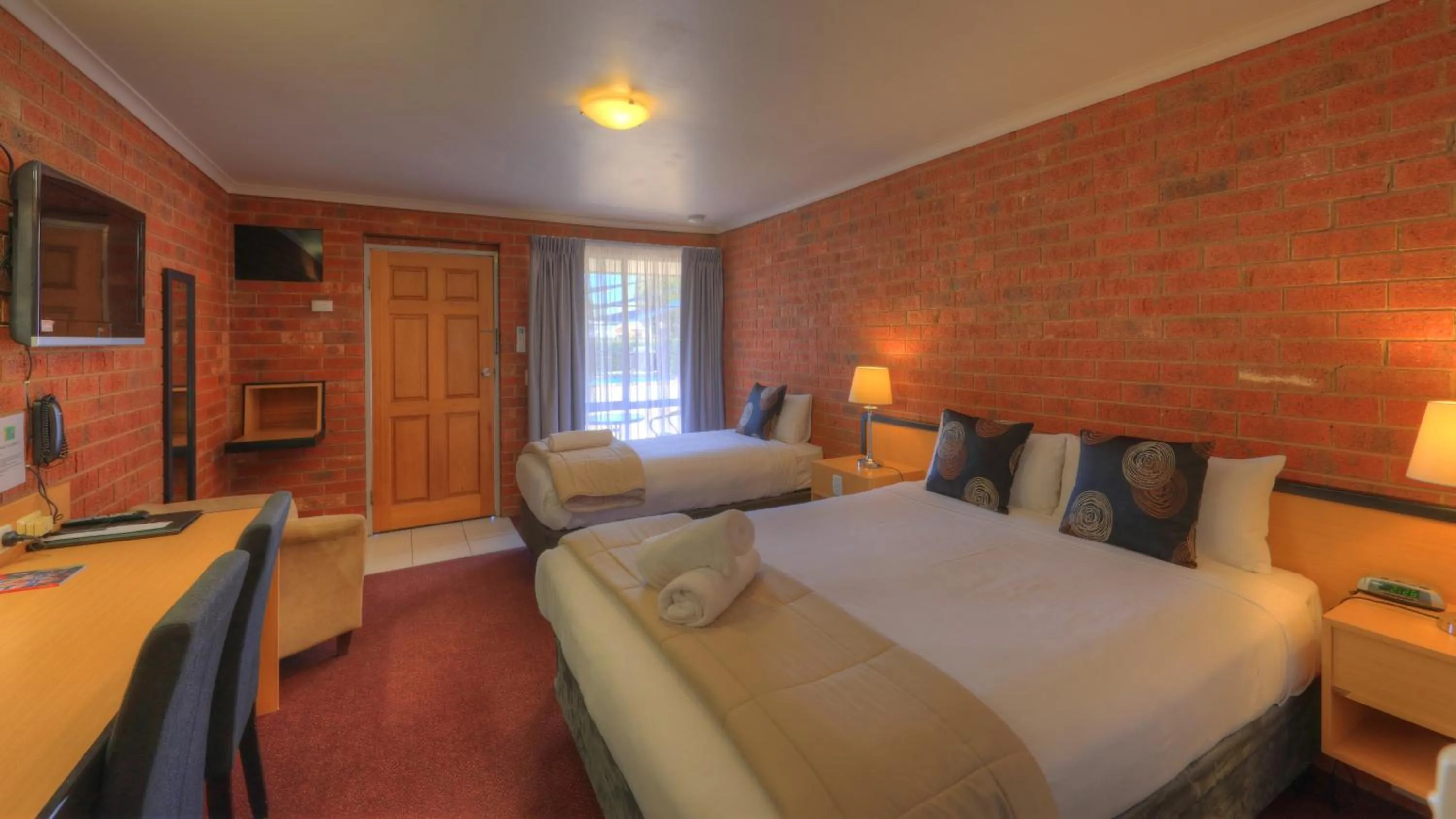 Photo of the whole room, Bed in Pevensey Motor Lodge
