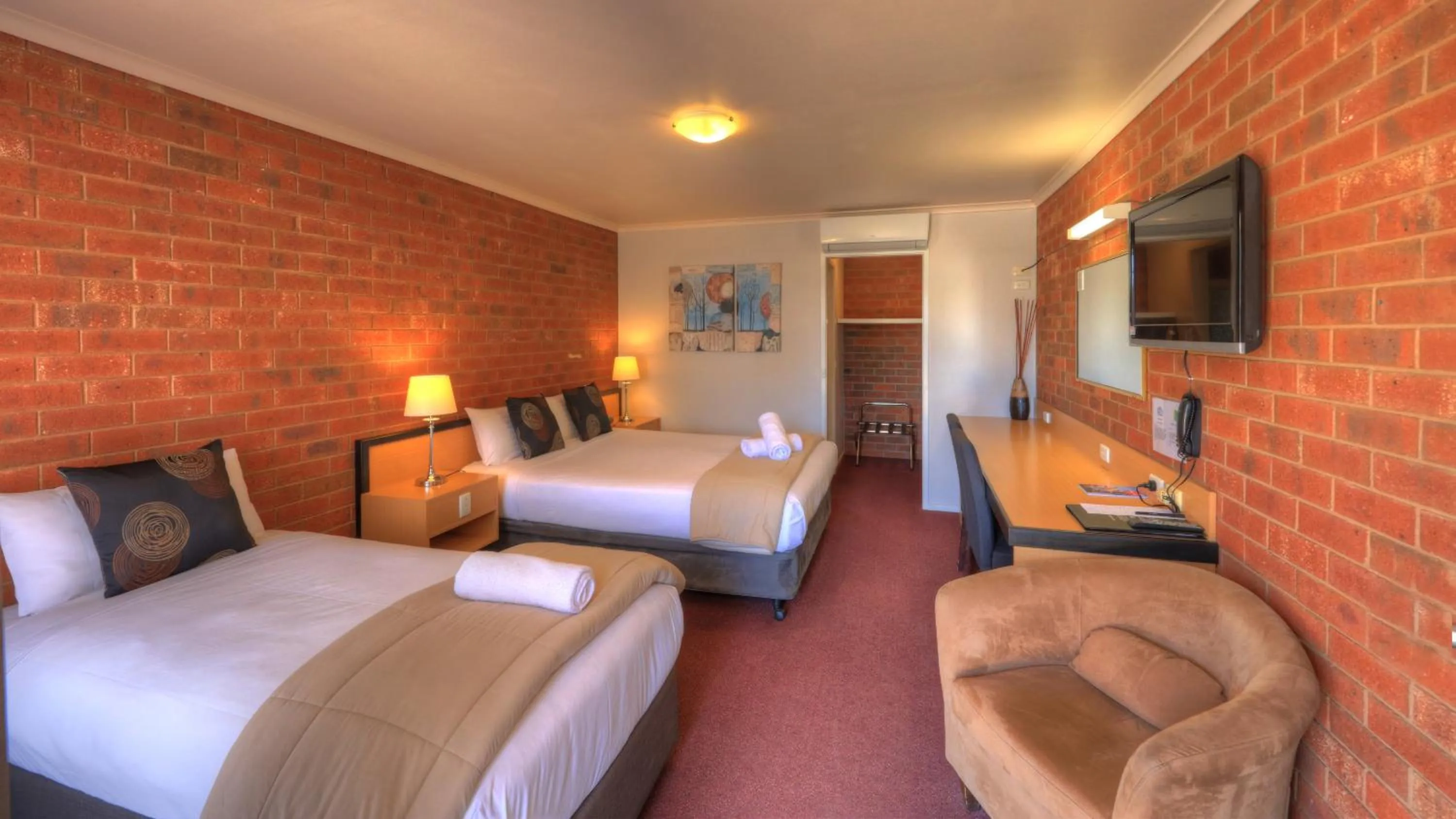 Photo of the whole room, Bed in Pevensey Motor Lodge