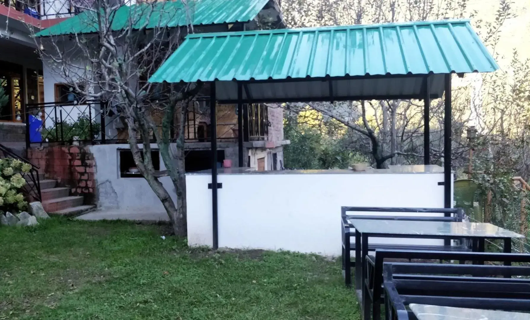 Property building in Madpackers Manali Property building in Madpackers Manali