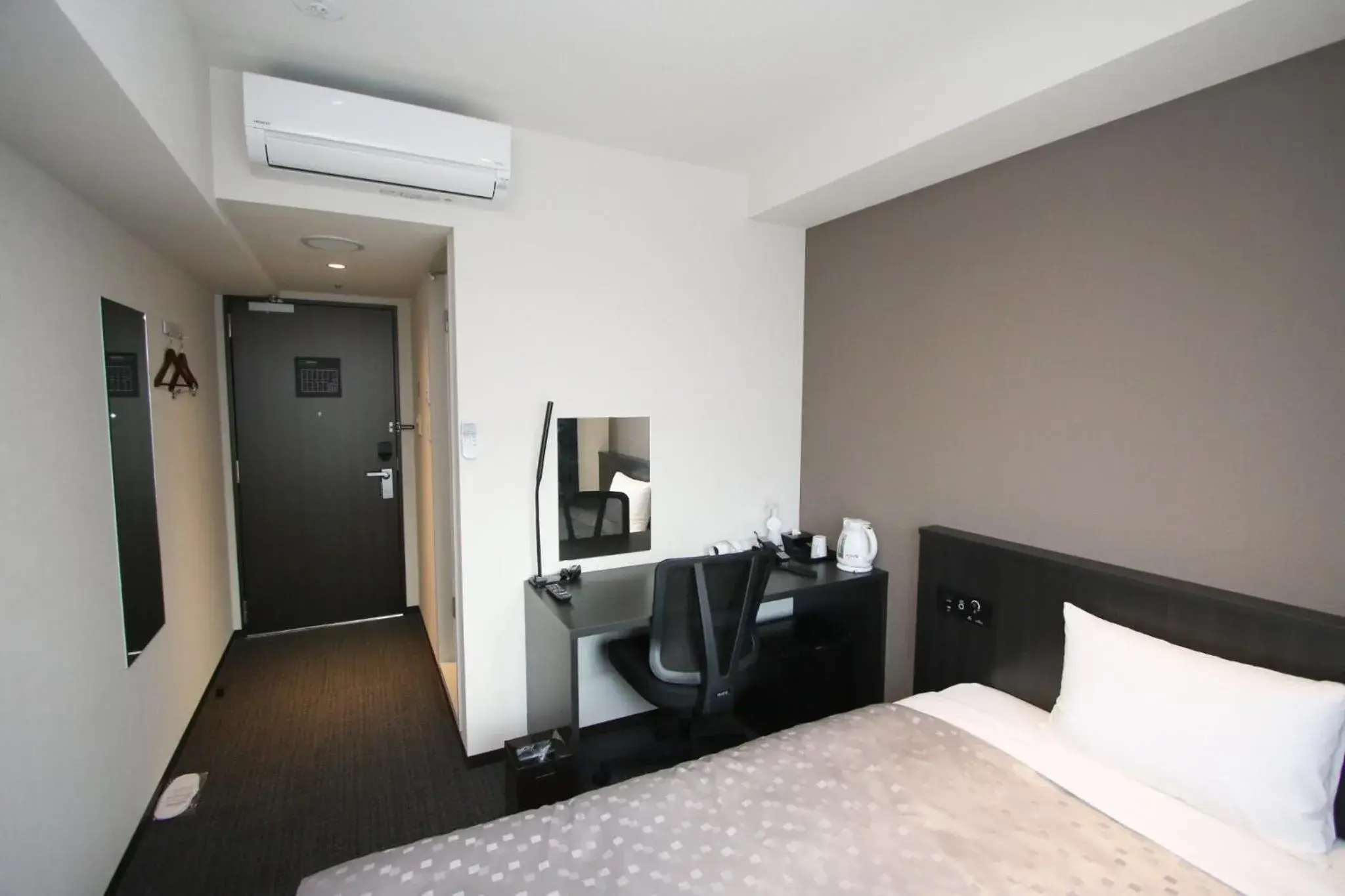 Economy Double Room in Hotel Bloemen North Hanazono Economy Double Room in Hotel Bloemen North Hanazono