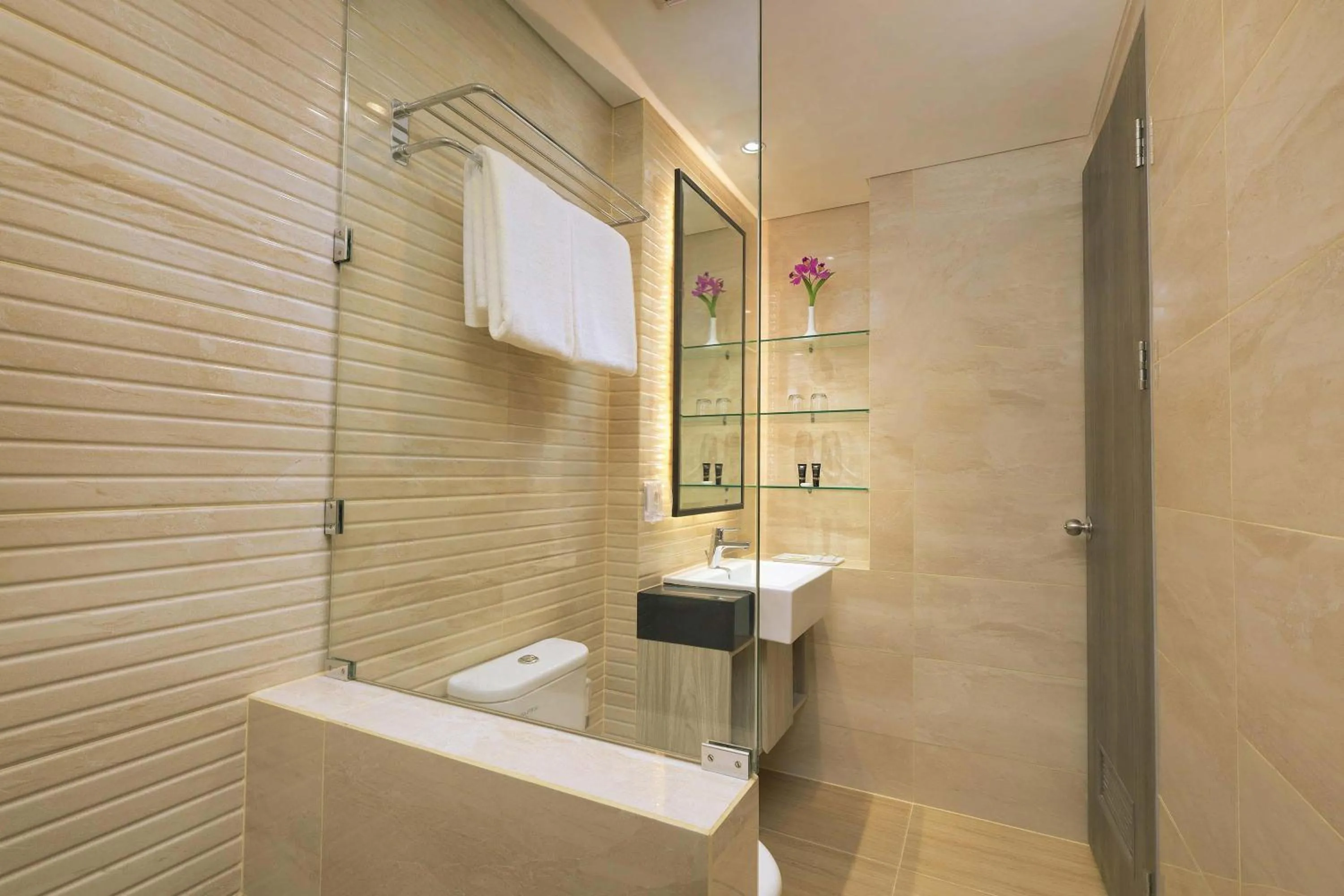 Shower in Royal Regantris Kuta