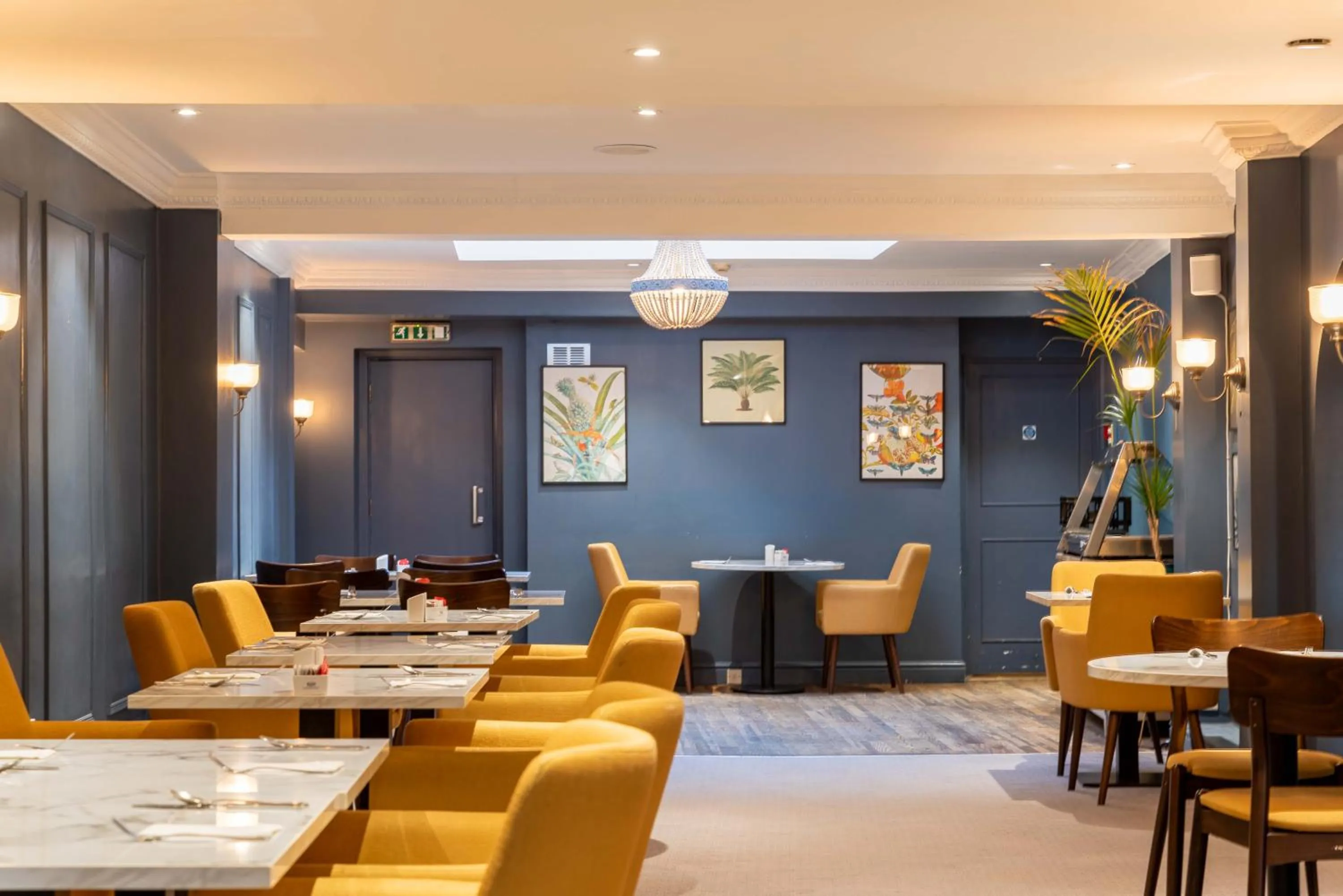 Restaurant/places to eat in Three Ways House Hotel