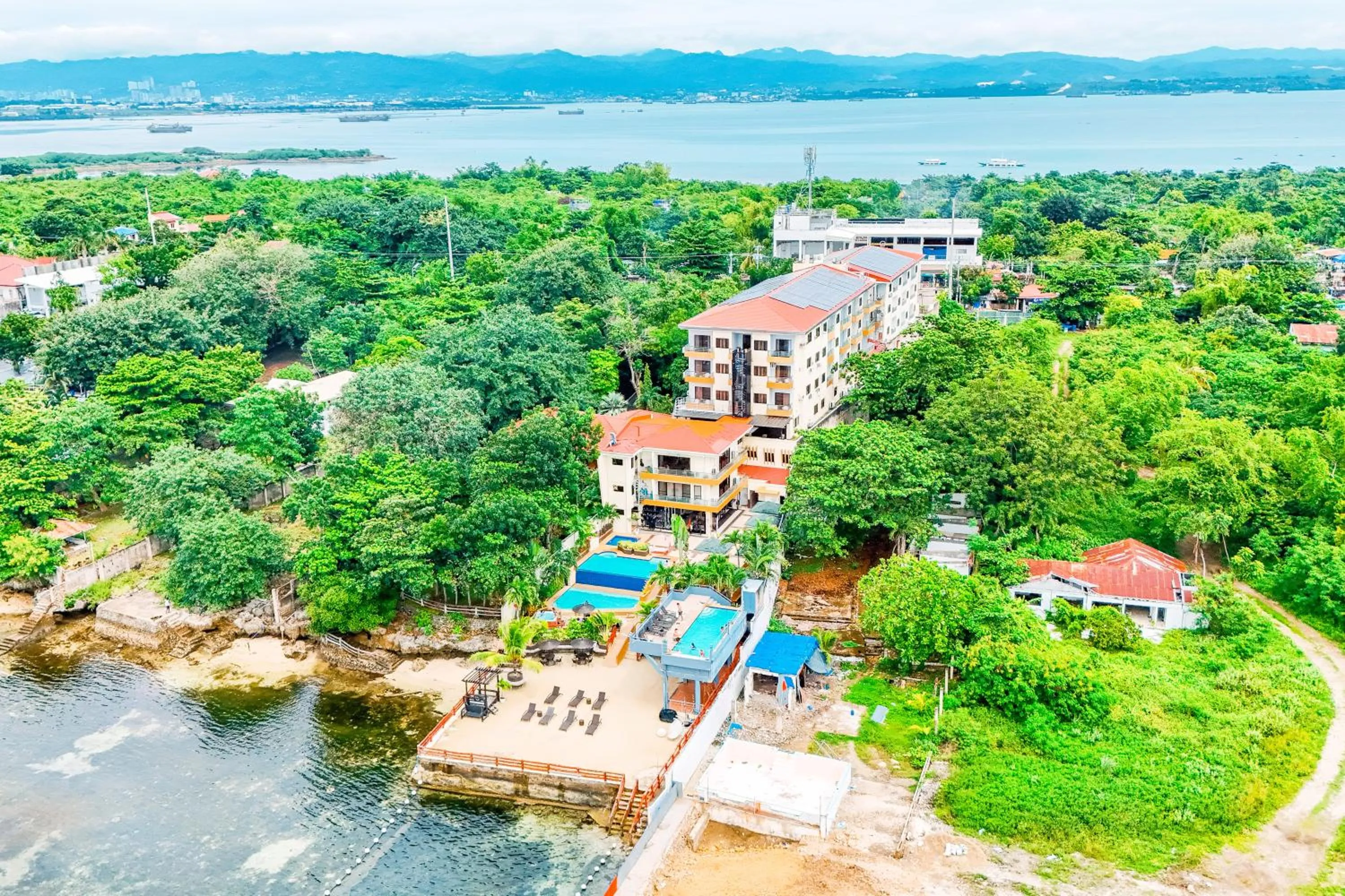 Palmbeach Resort & Spa Mactan, Cebu