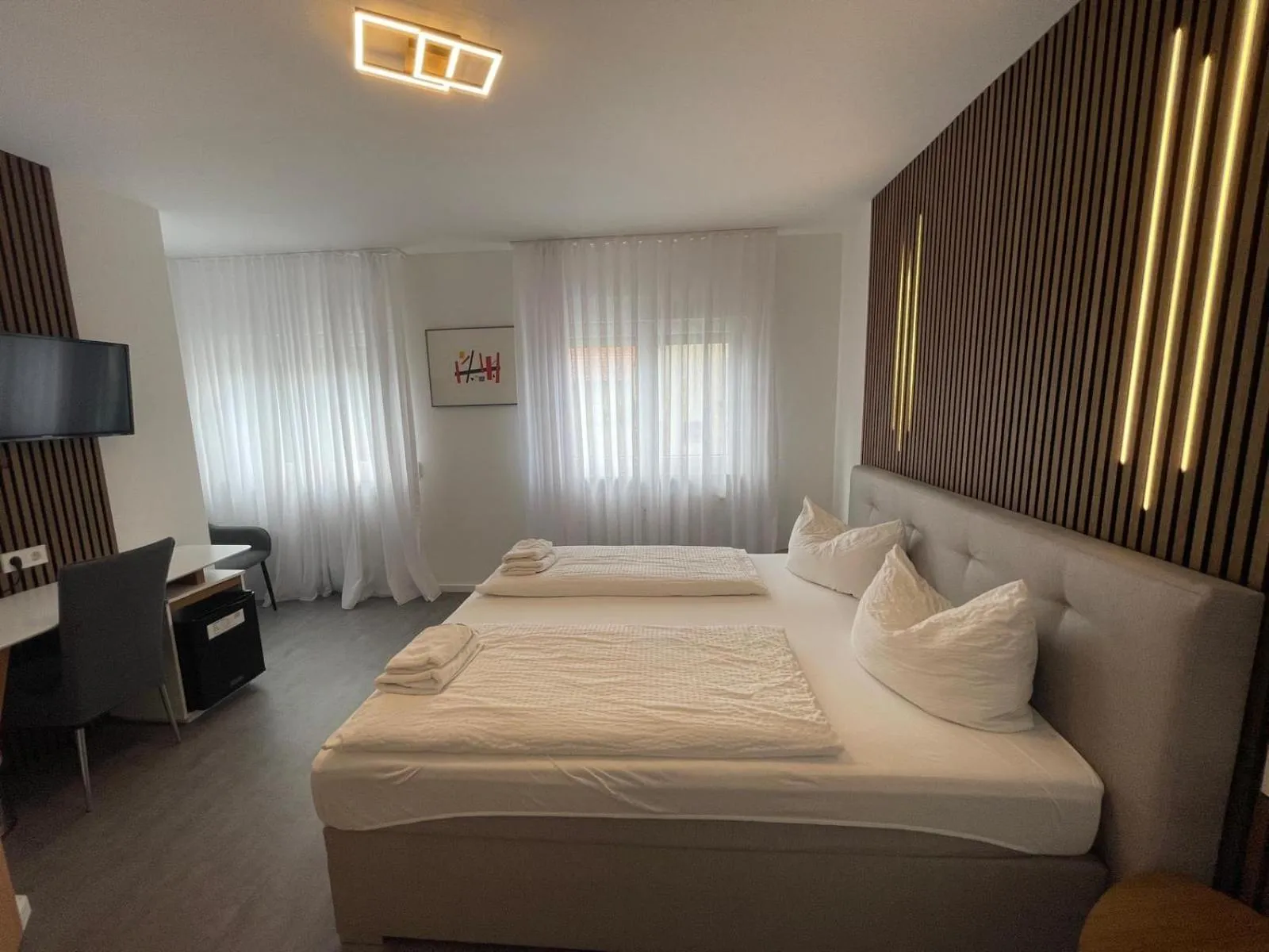 Bedroom, Bed in Hotel Loewen