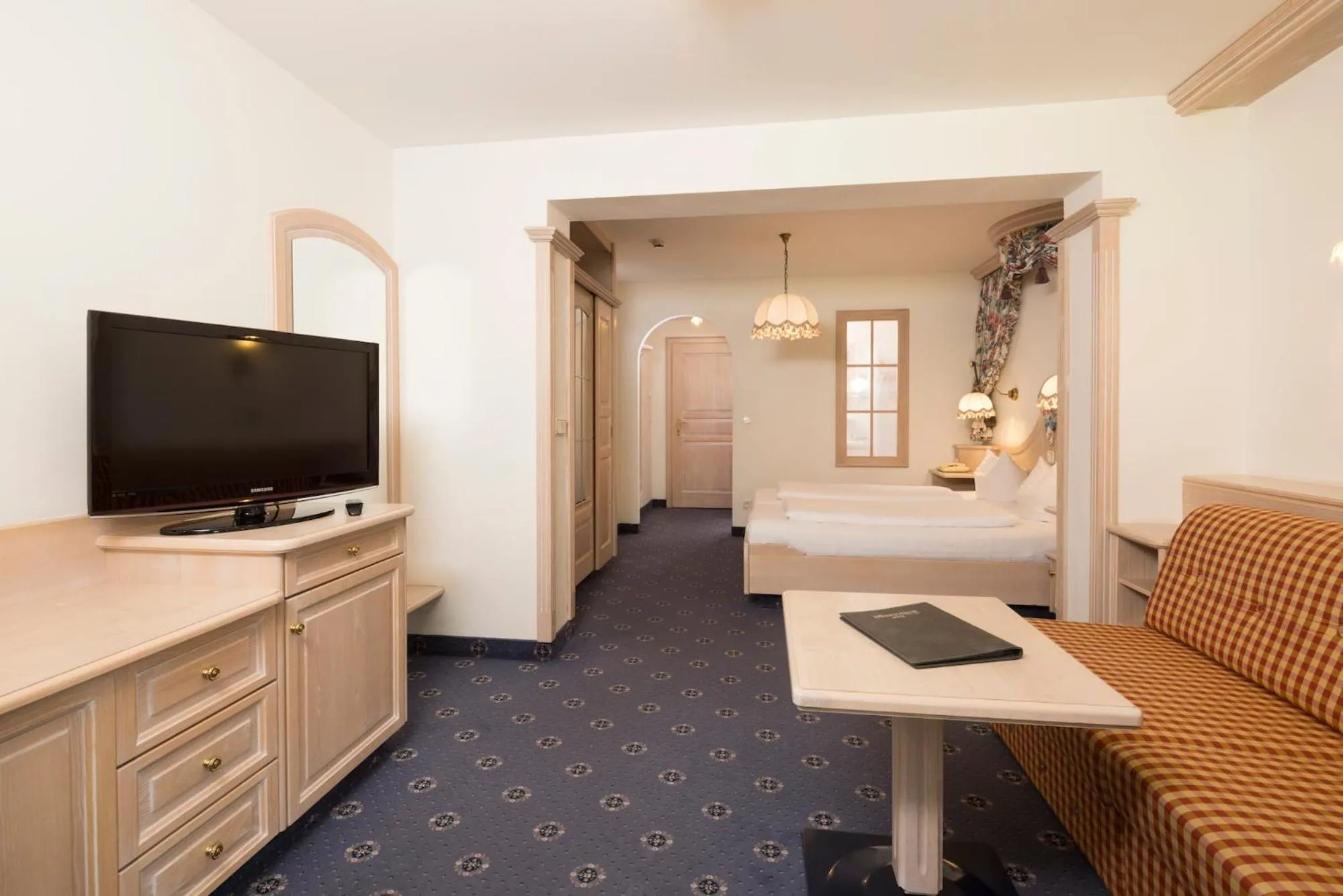 Communal lounge/ TV room in Hotel Silberberger - Wildschönau