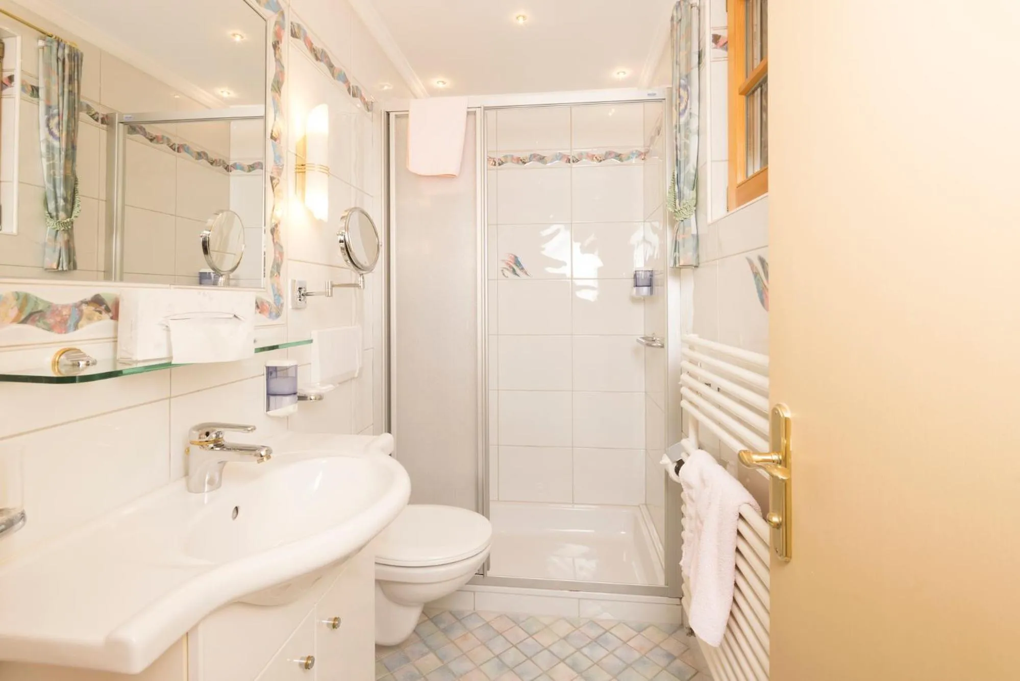 Shower in Hotel Silberberger - Wildschönau