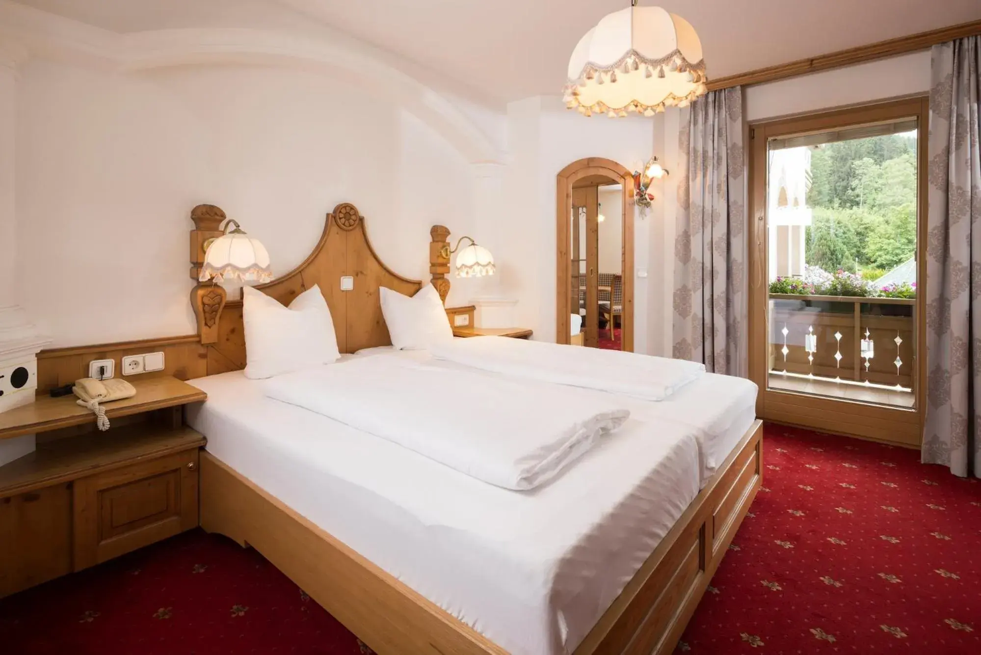 Deluxe Double Room with Bath in Hotel Silberberger - Wildschönau Deluxe Double Room with Bath in Hotel Silberberger - Wildschönau