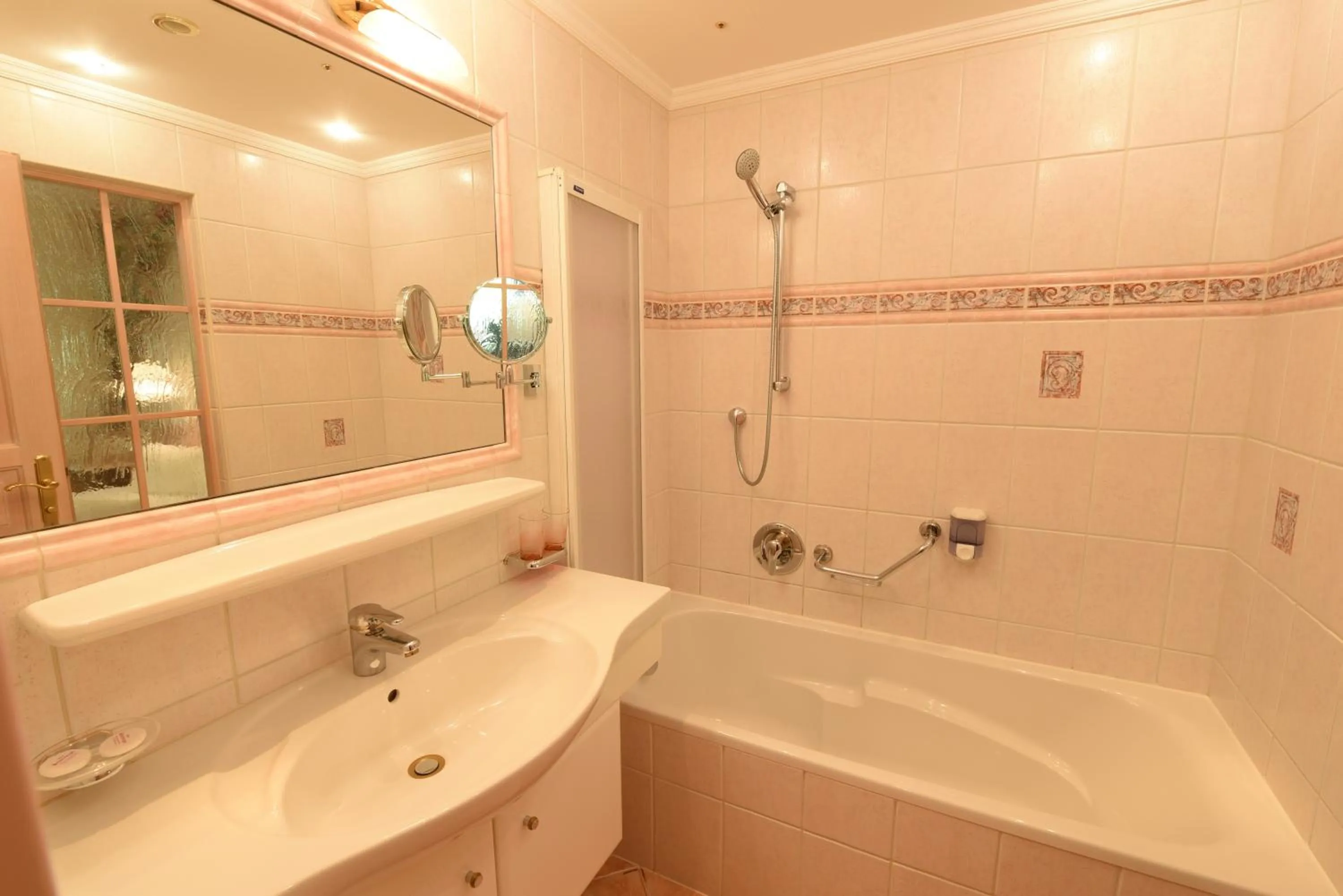 Bathroom in Hotel Silberberger - Wildschönau